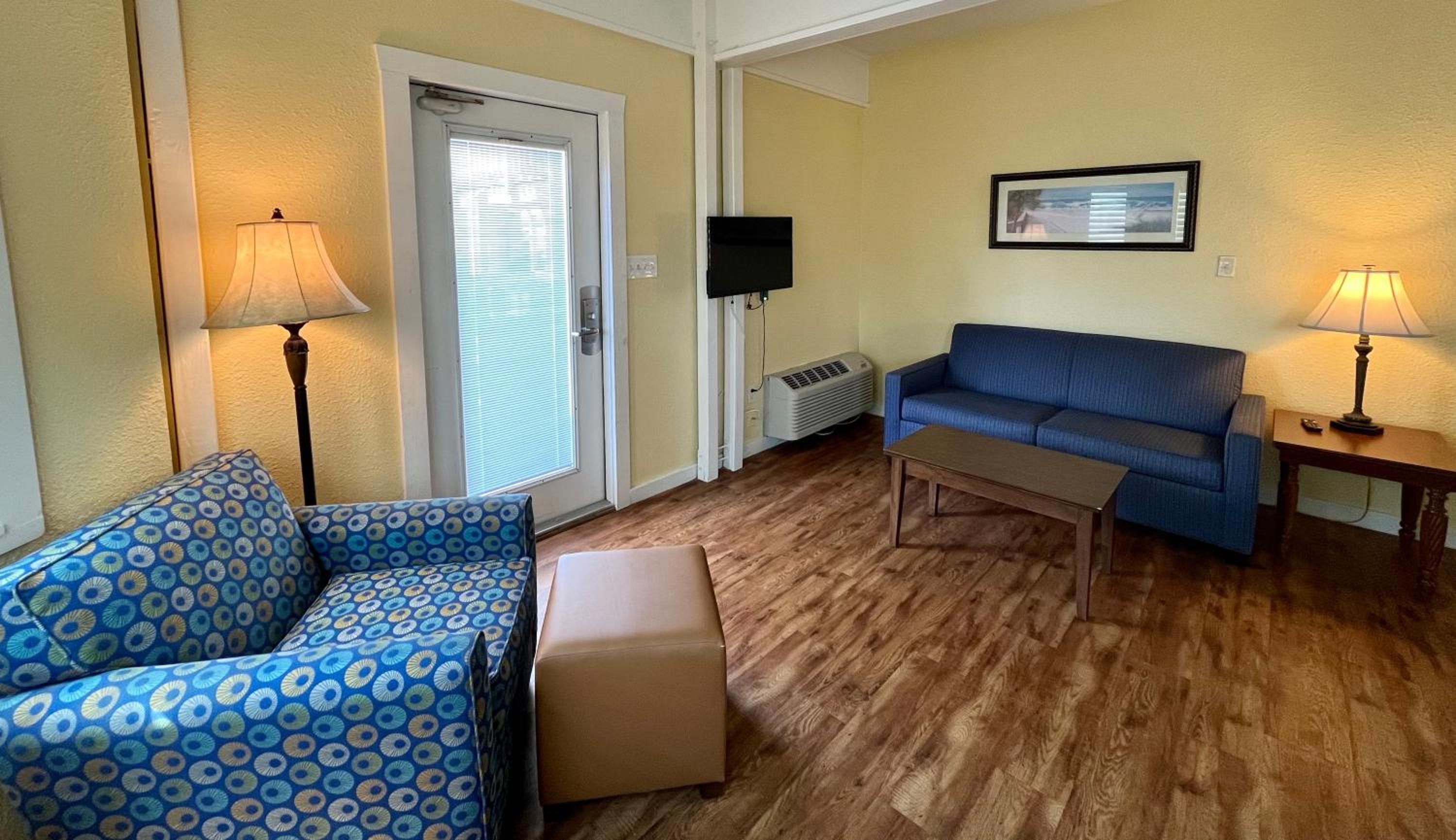 Standard Queen Room - Photo 6
