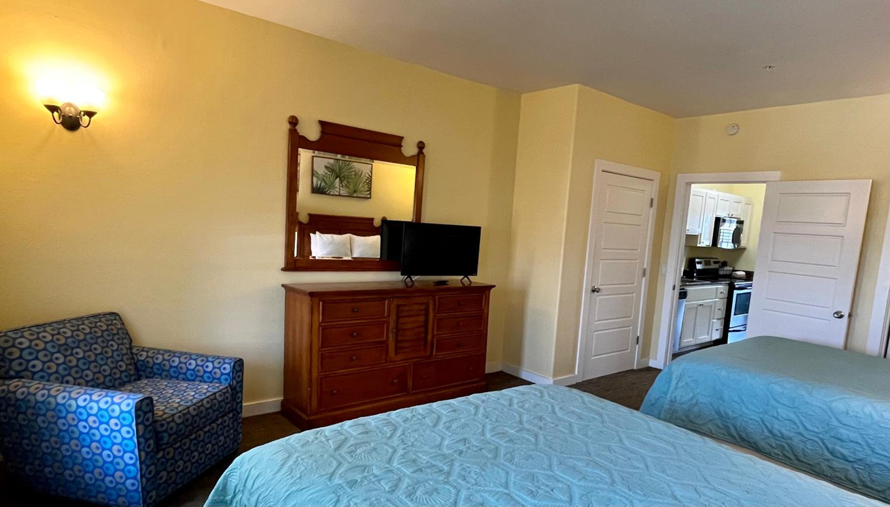 Queen Suite - Photo 1