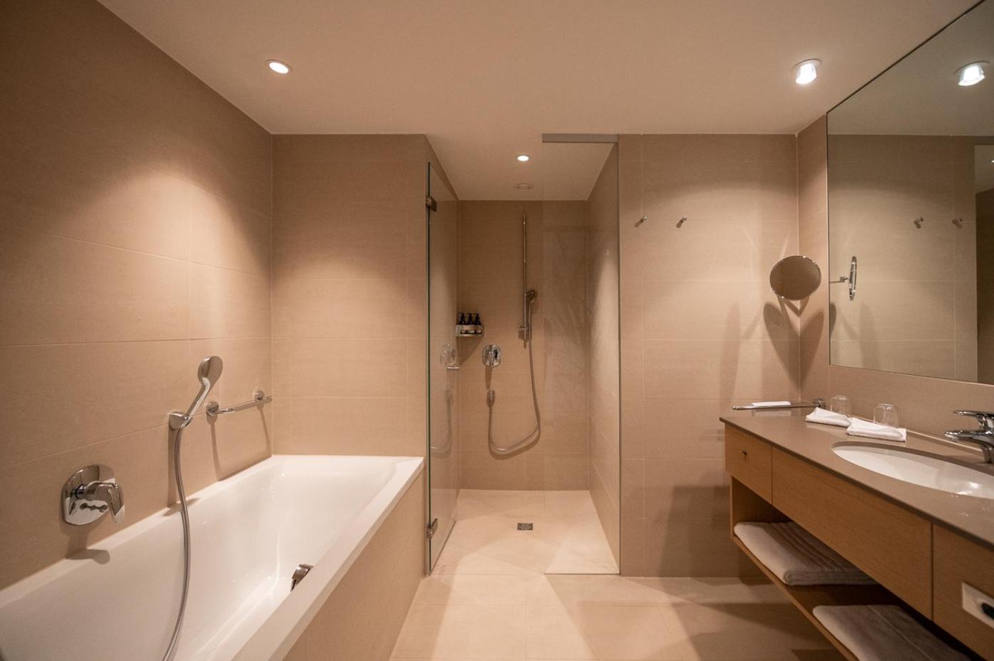 Superior Double Room with Lake View - Photo 5