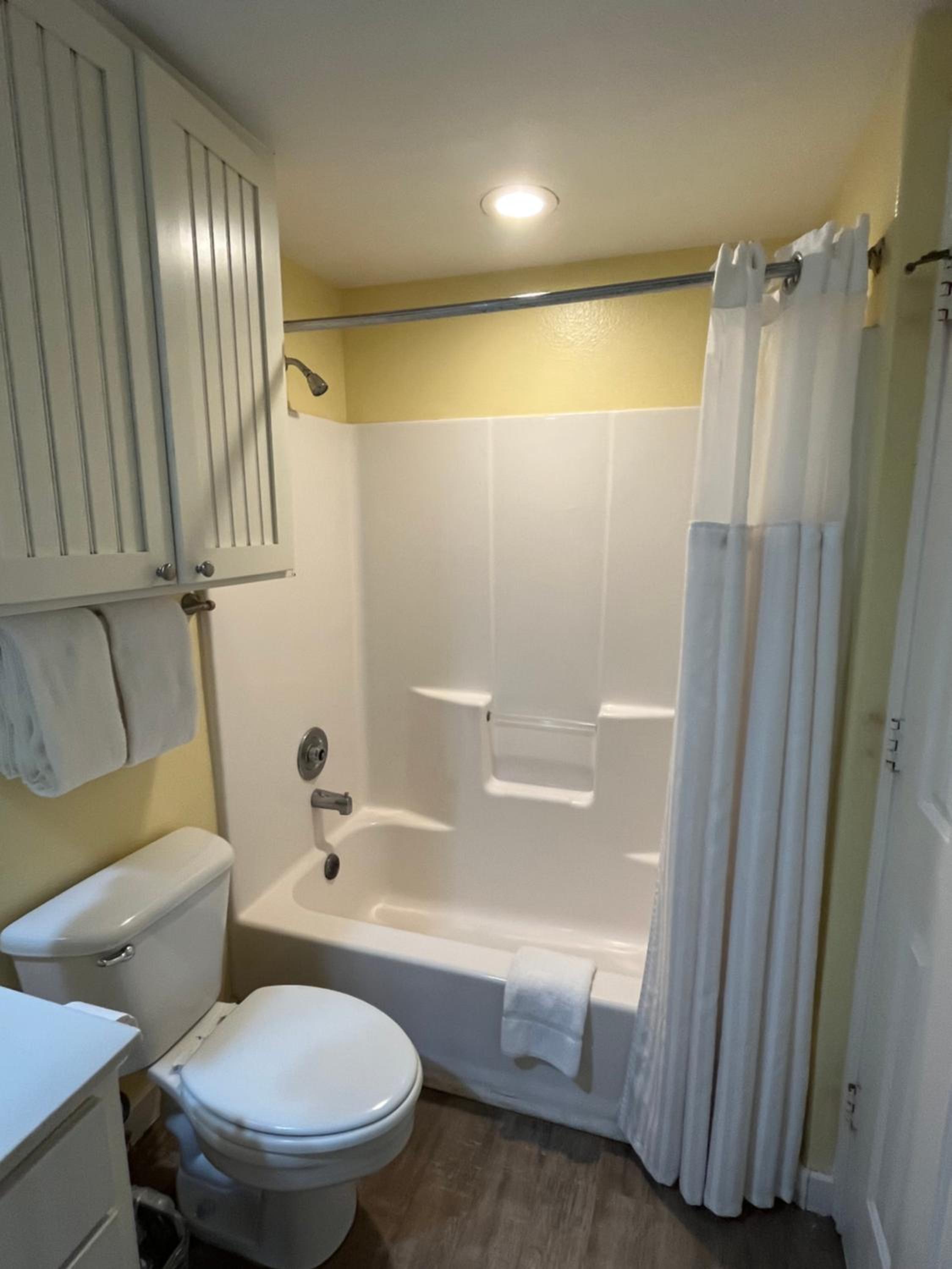 Suite - Photo 8