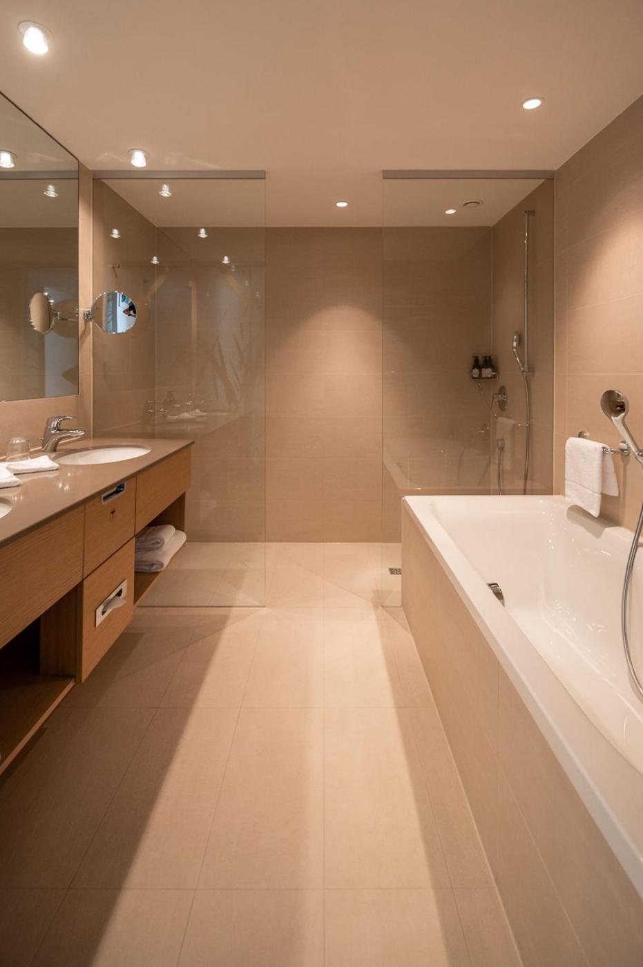 Junior Suite with Lake View - Photo 6