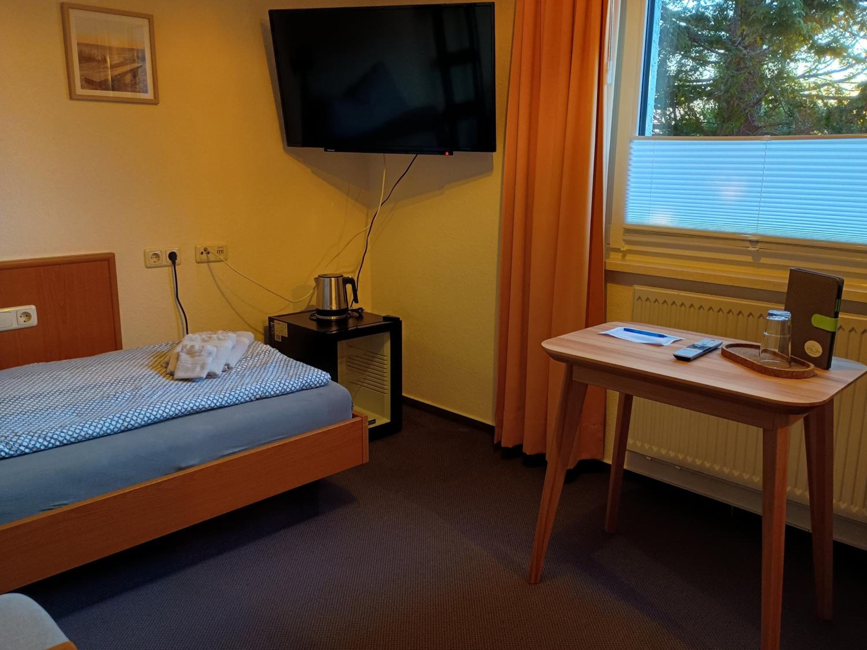 Single Room with Bathroom photo 3