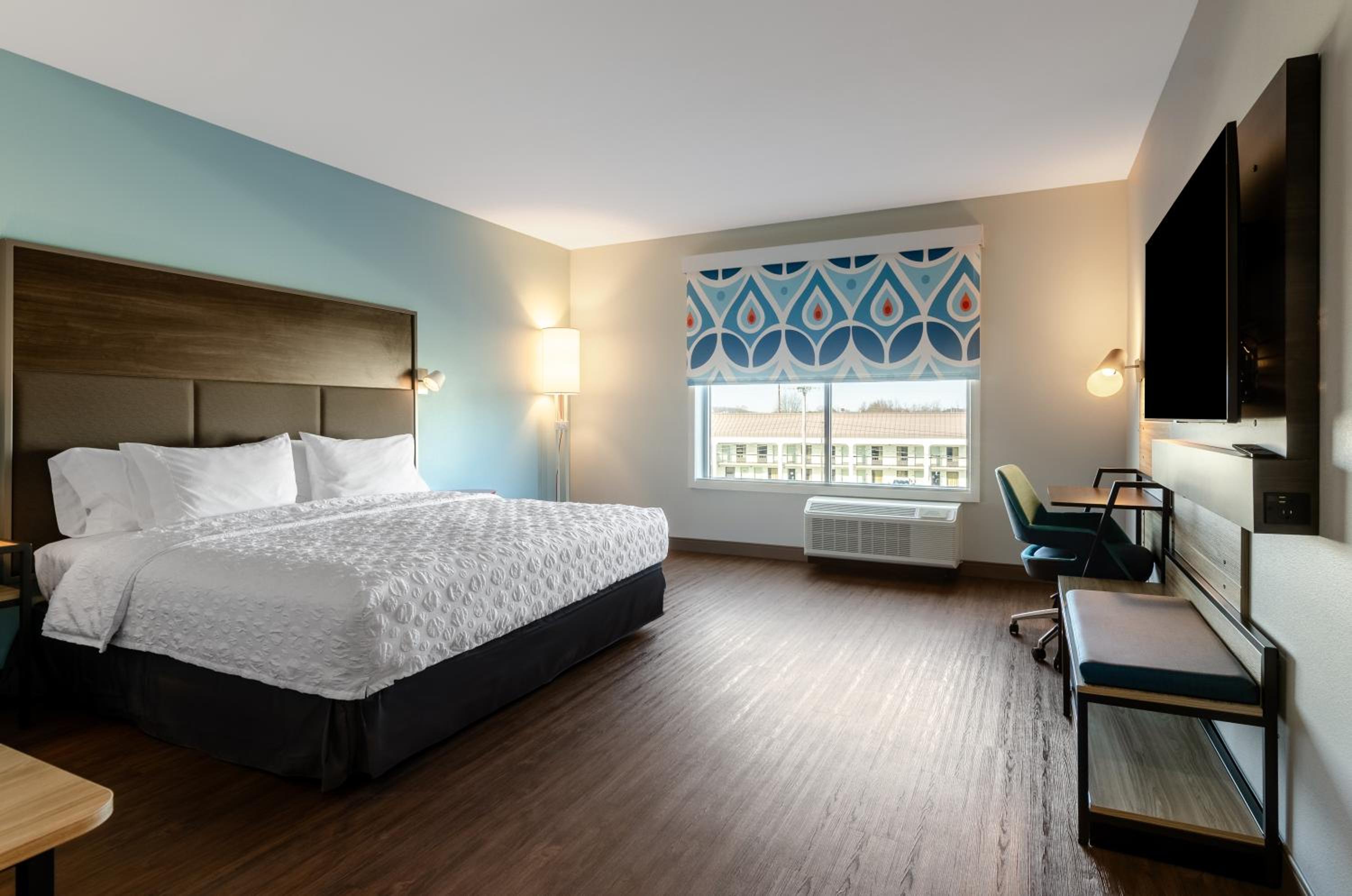 King Room with Bath Tub - Mobility Access - Photo 12