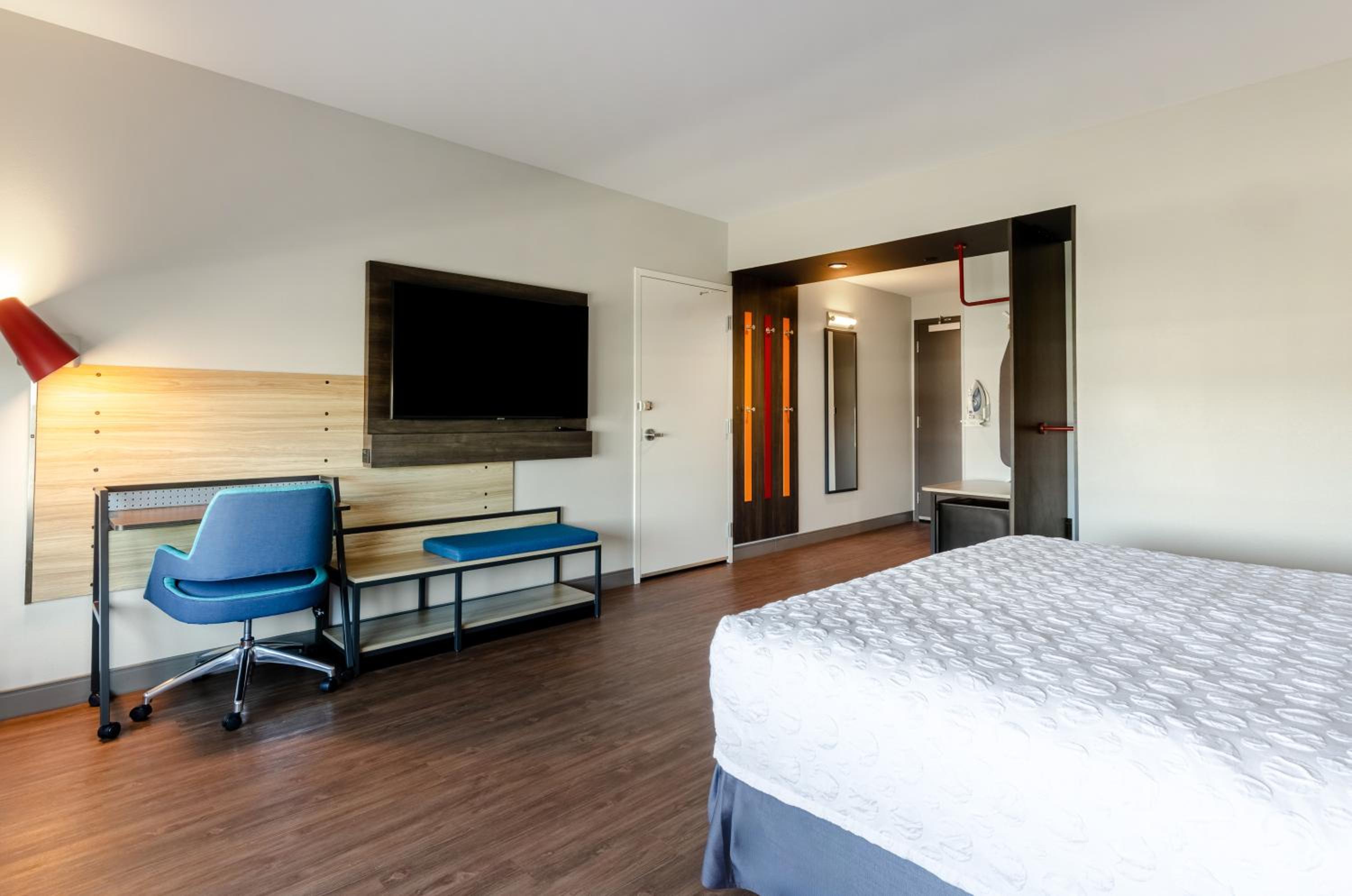 King Room with Bath Tub - Mobility Access - Photo 3