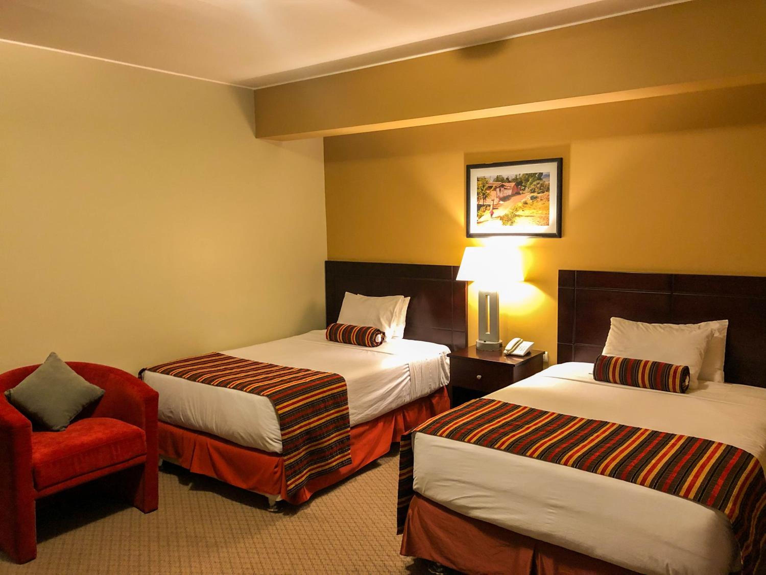 Queen Room with Two Queen Beds - Photo 8