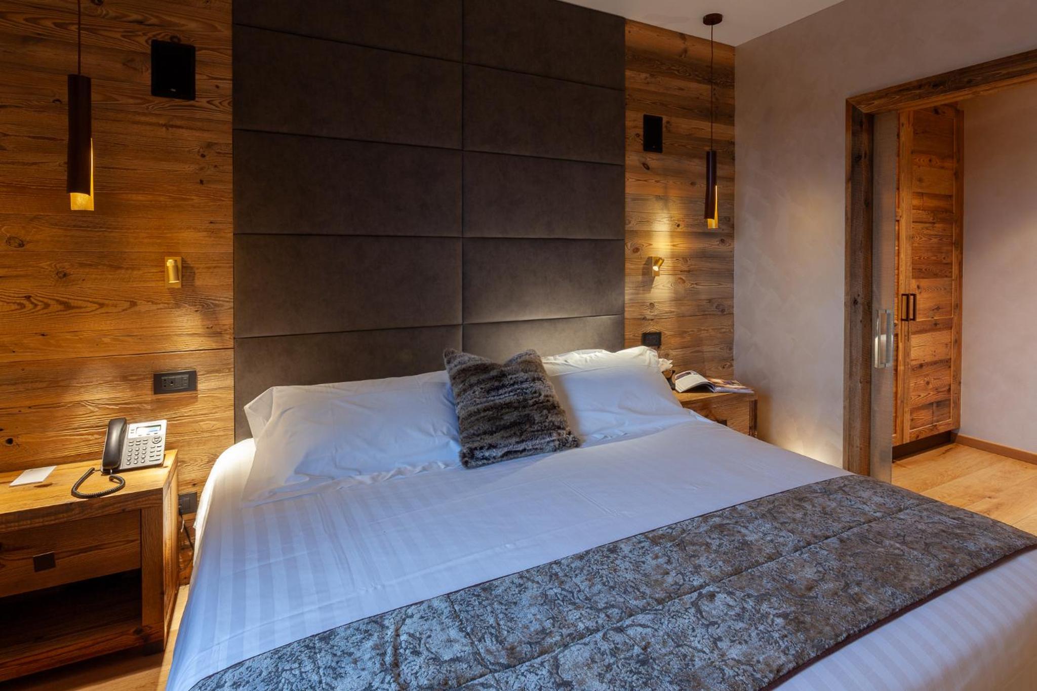 Junior Suite with Balcony - Photo 5