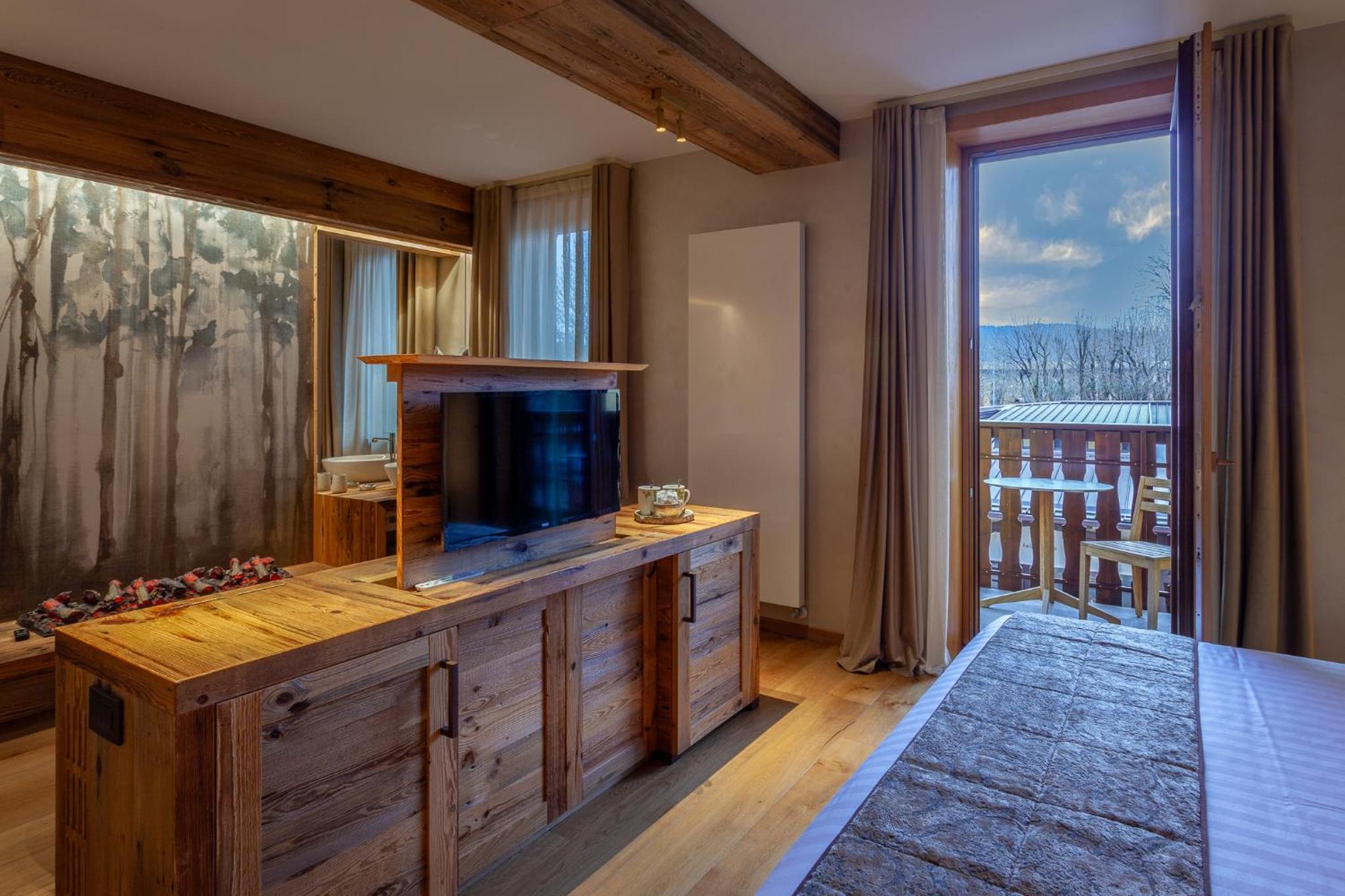 Junior Suite with Balcony - Photo 1