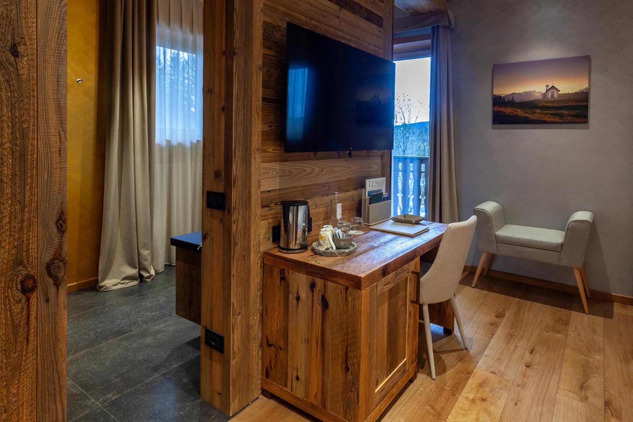 Deluxe Double Room - Photo 10