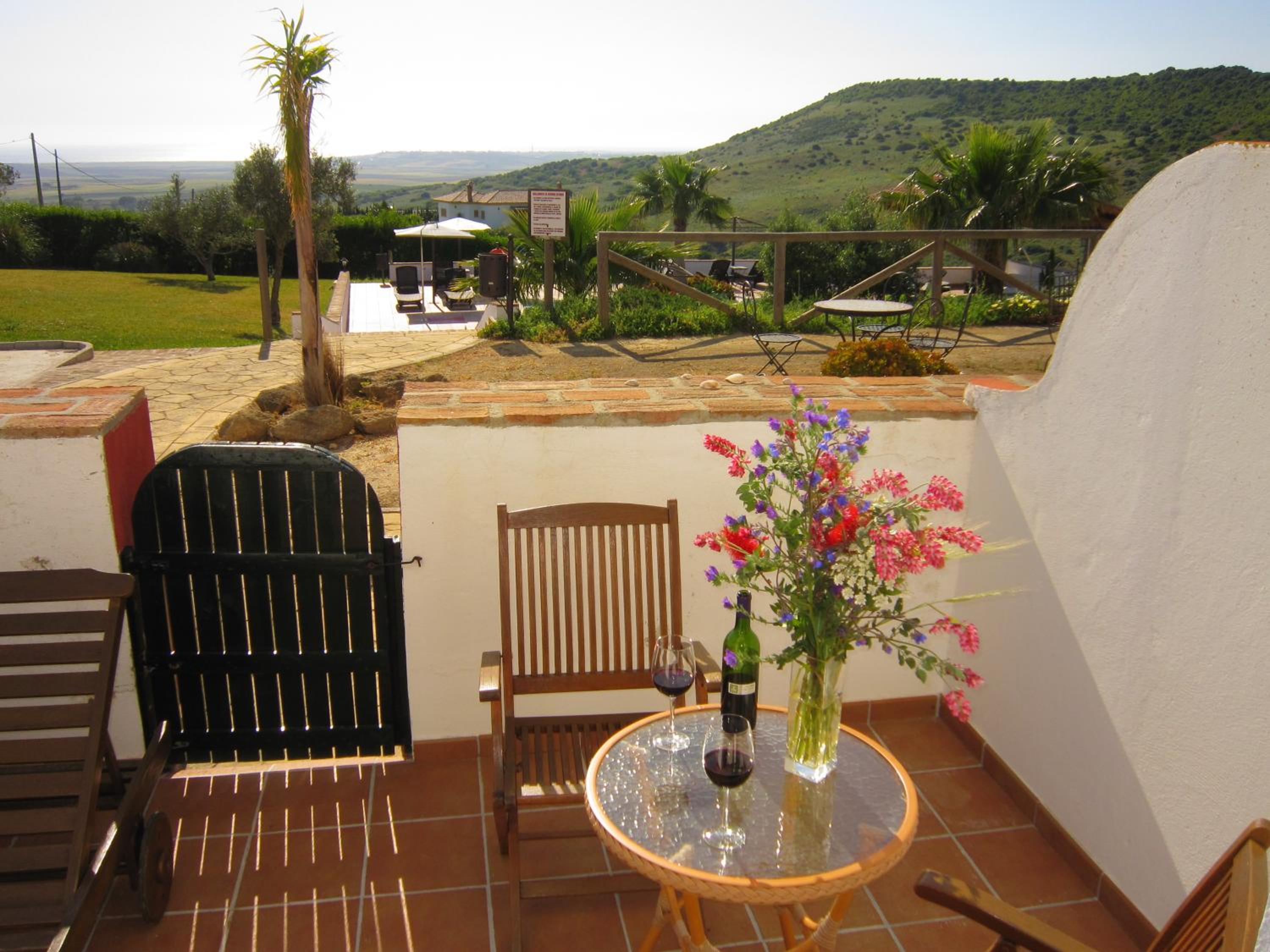 Double or Twin Room with Balcony and Sea View - Photo 17