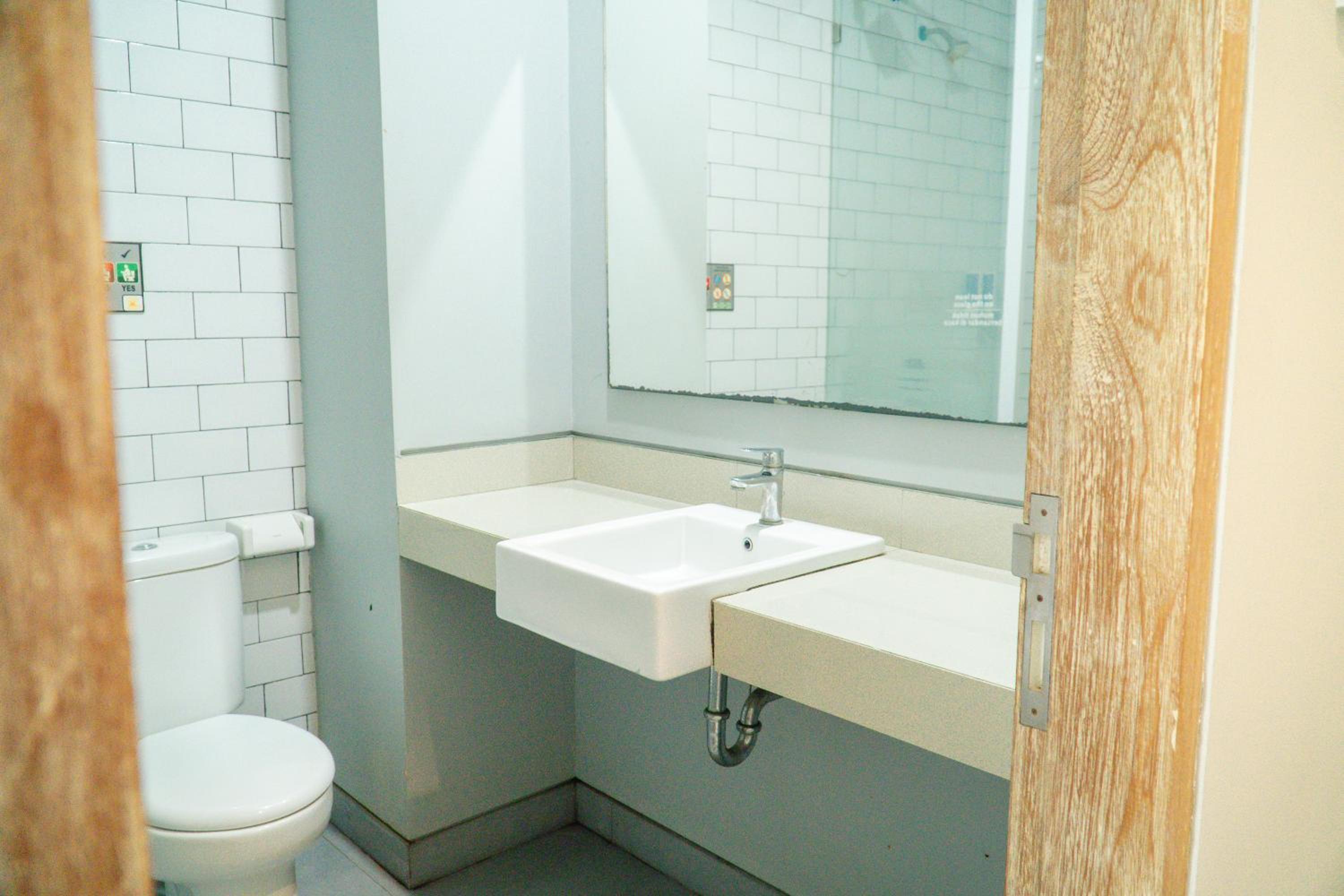 Deluxe Double or Twin Room with Pool Access - Photo 3