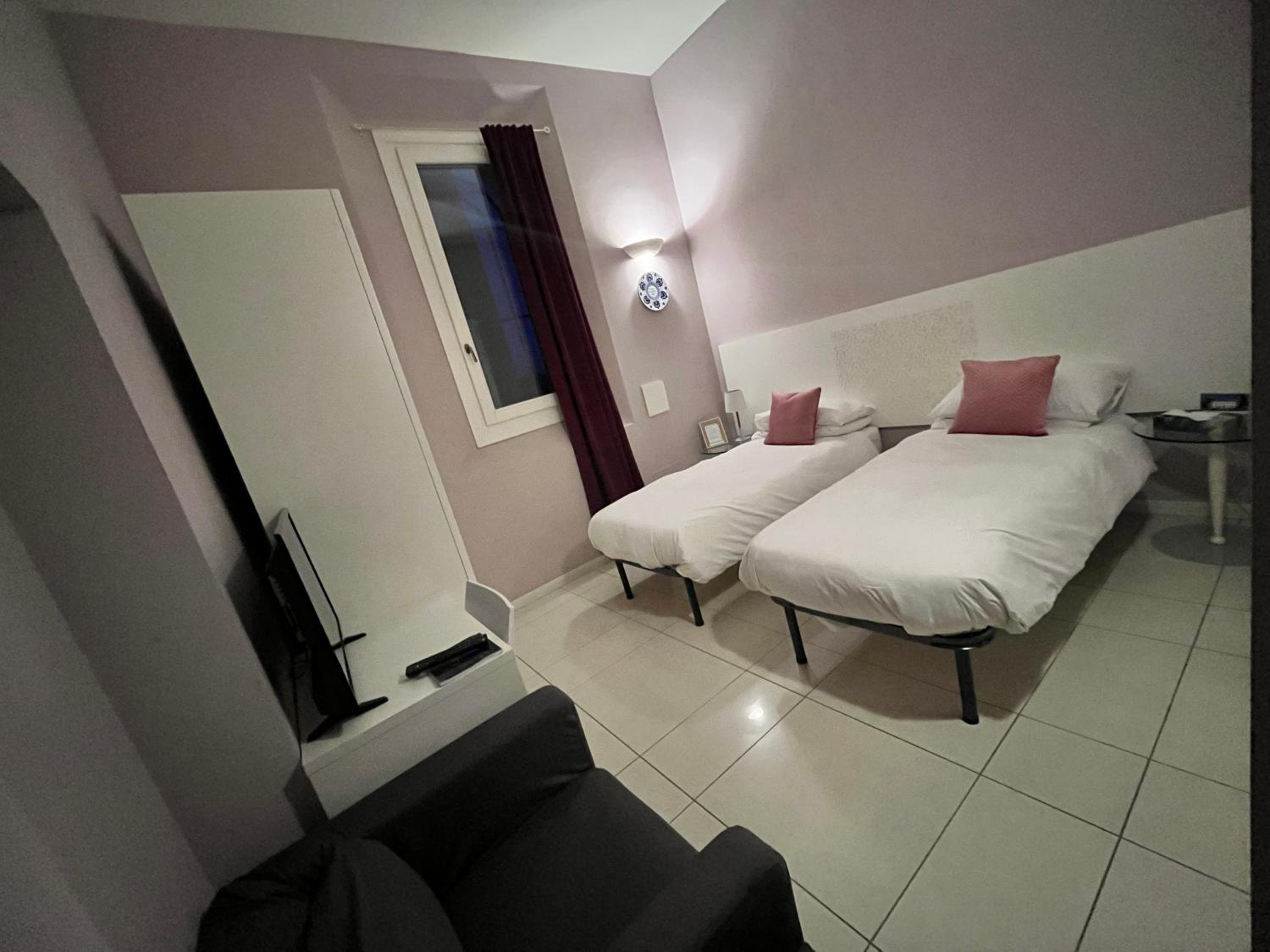 Deluxe Double or Twin Room with Garden View - Photo 1