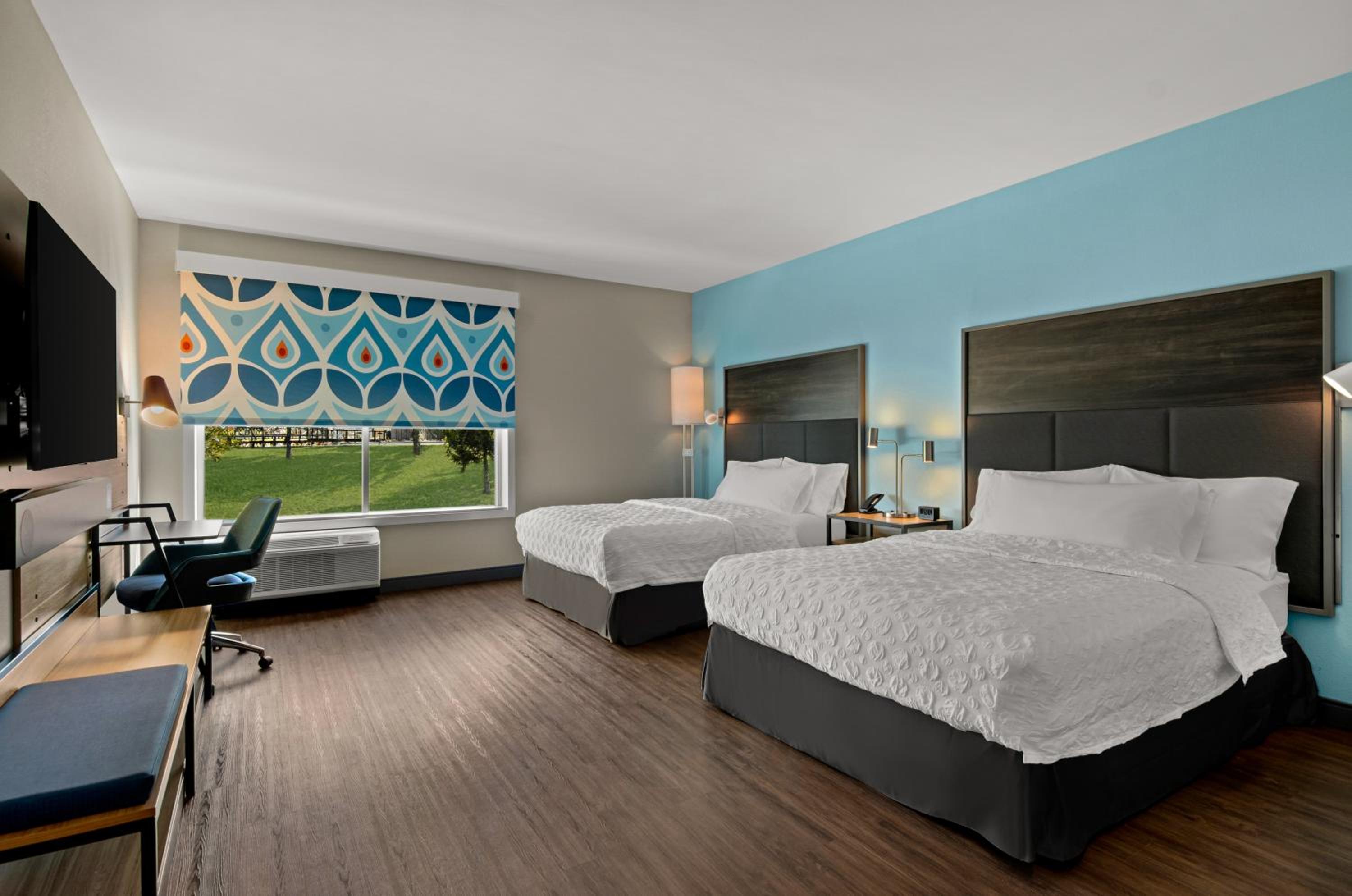 Queen Room with Two Queen Beds - Mobility Access - Photo 8