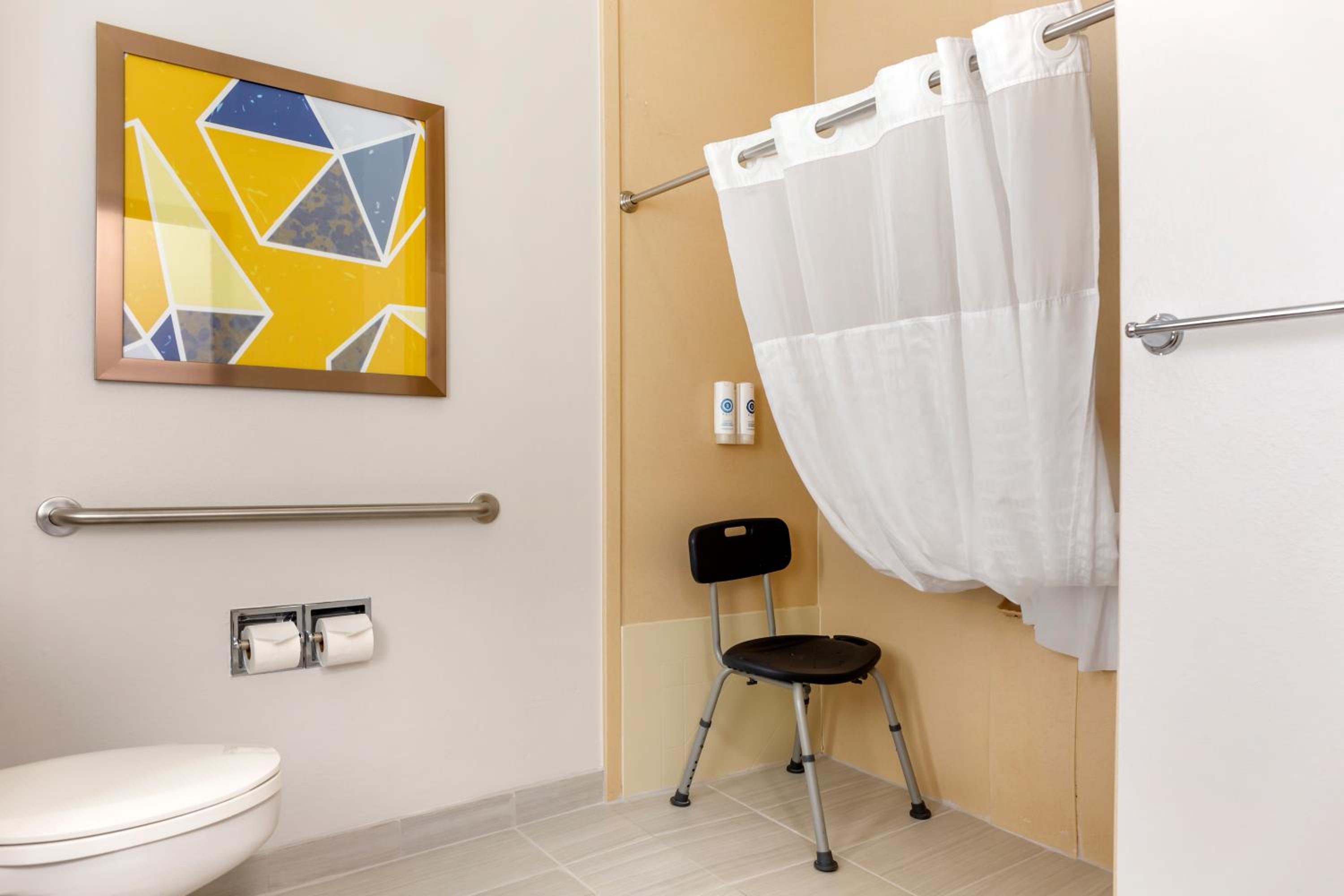 King Room with Roll-In Shower - Disability Access/Non Smoking - Photo 2