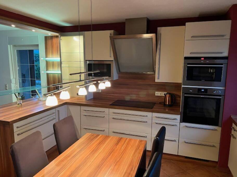 Five-Bedroom House photo 2
