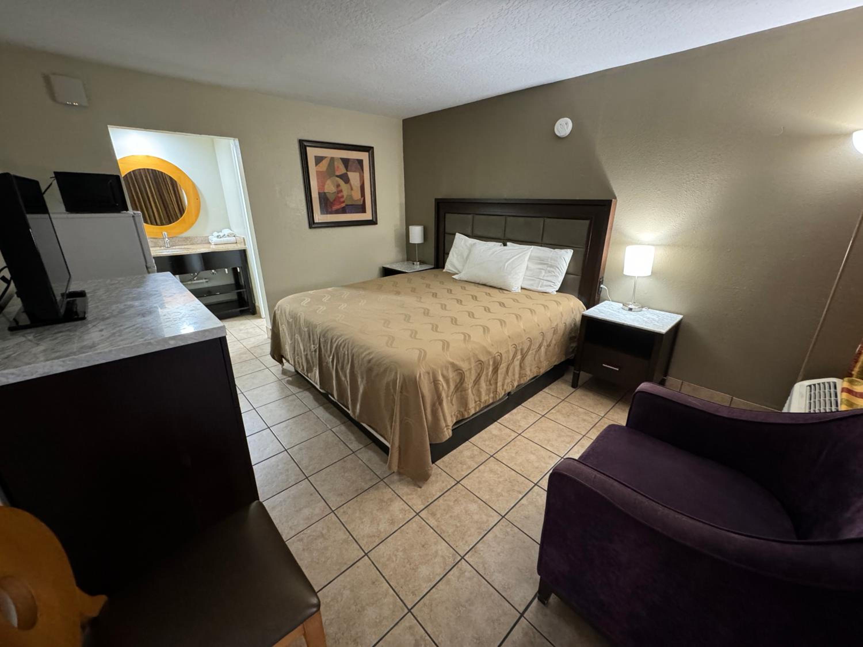 Deluxe King Room photo 1