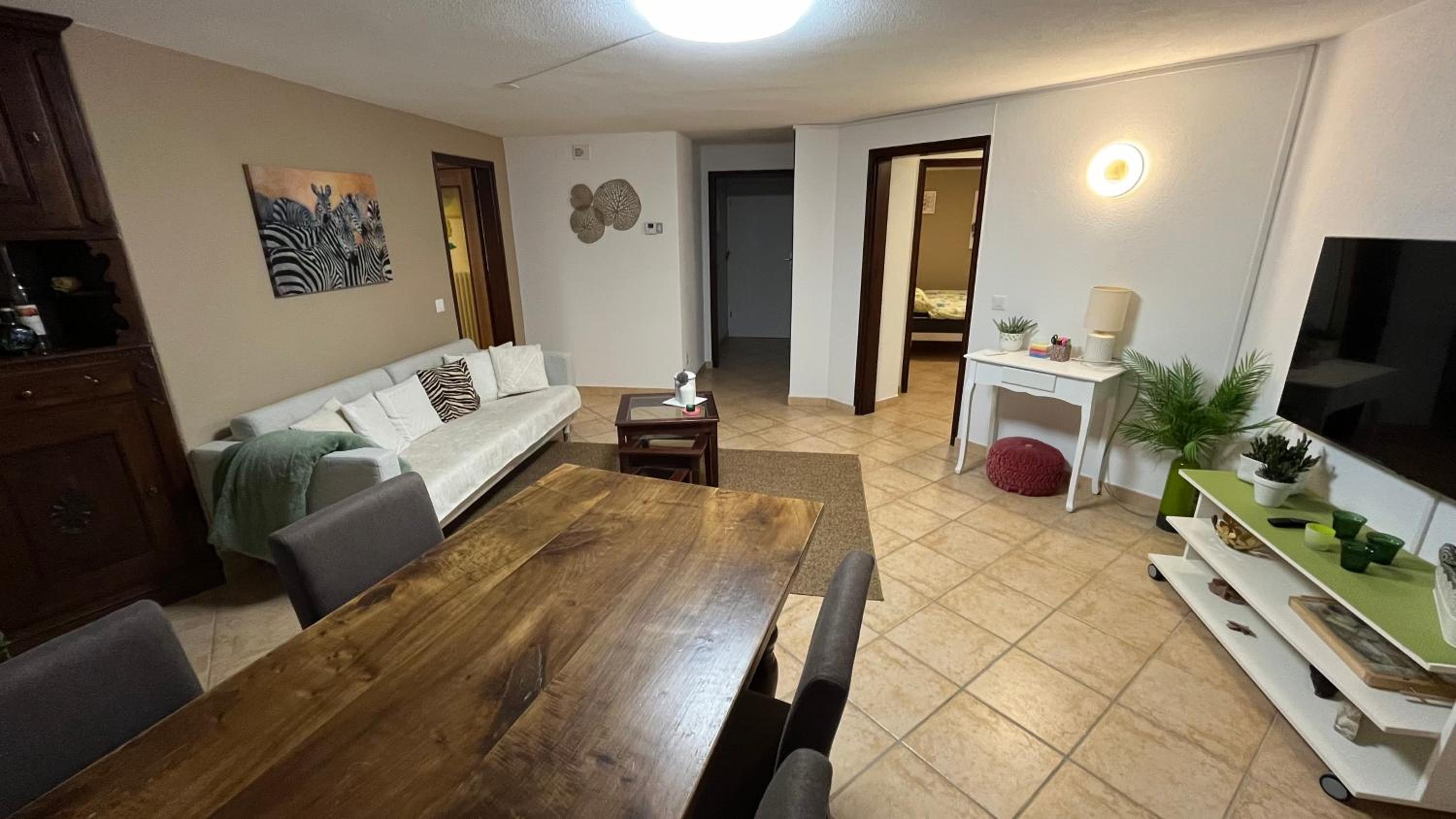 One-Bedroom Apartment photo 1