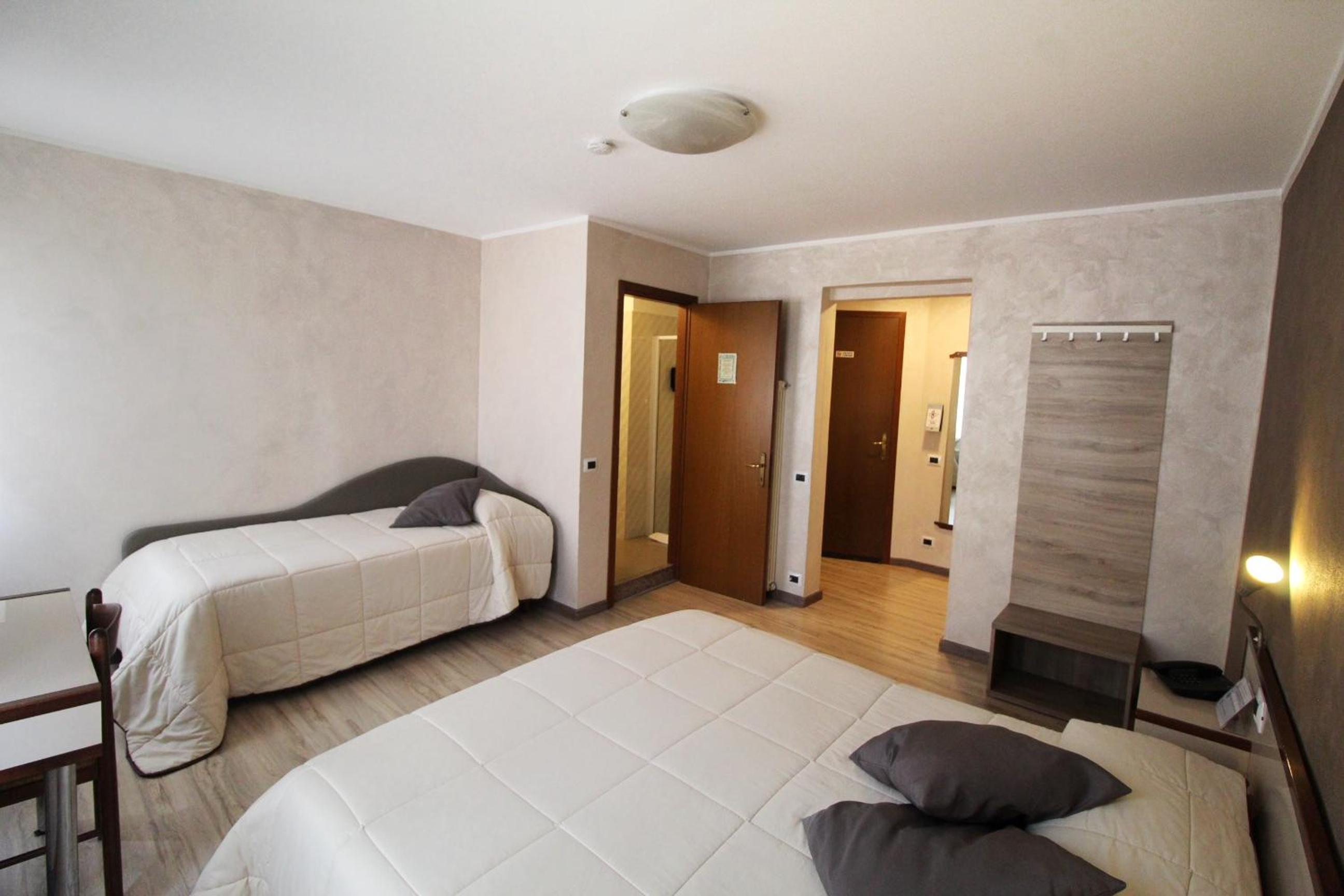Triple Room - Photo 2