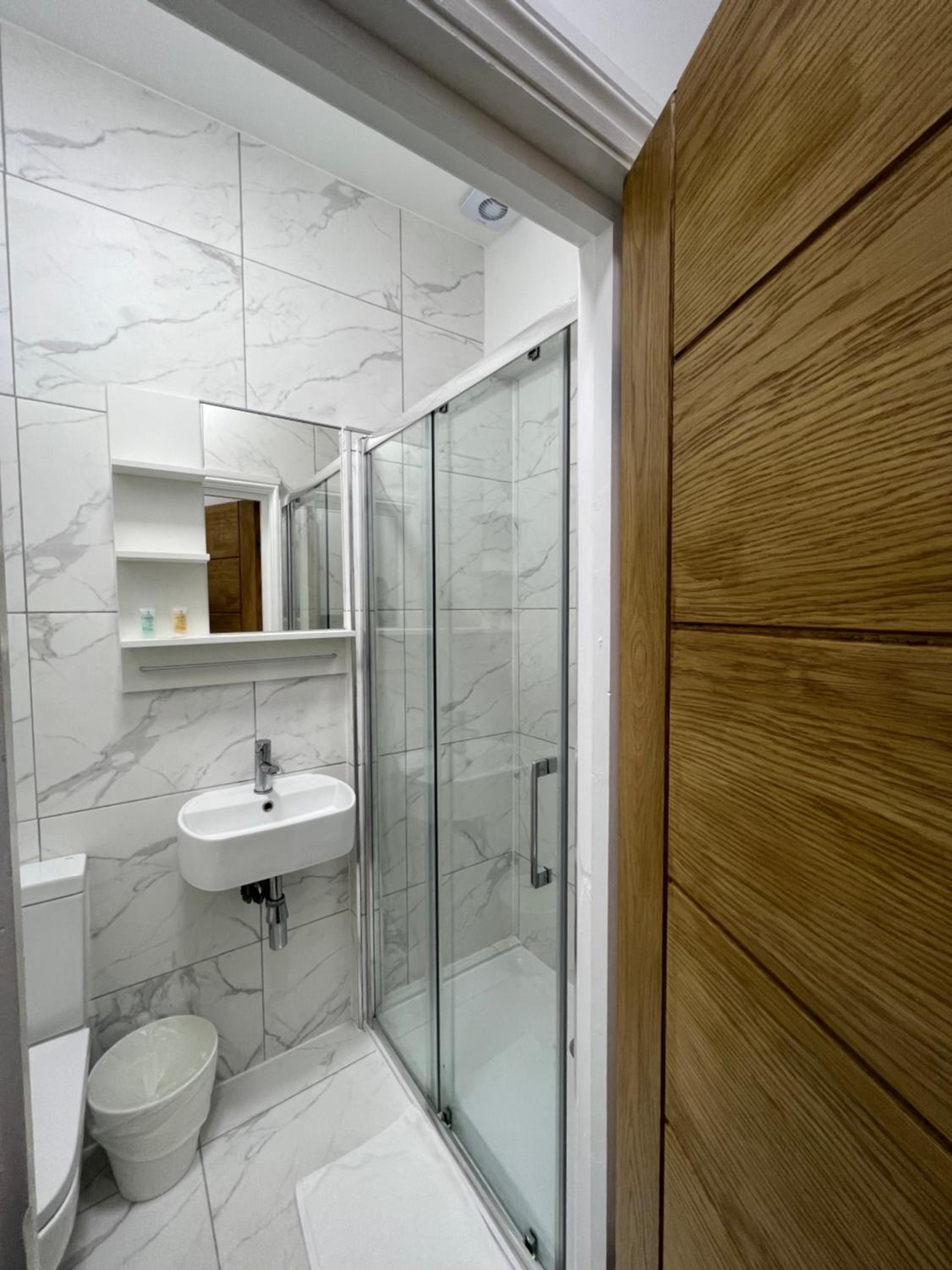 Twin Room with Shared Toilet photo 2