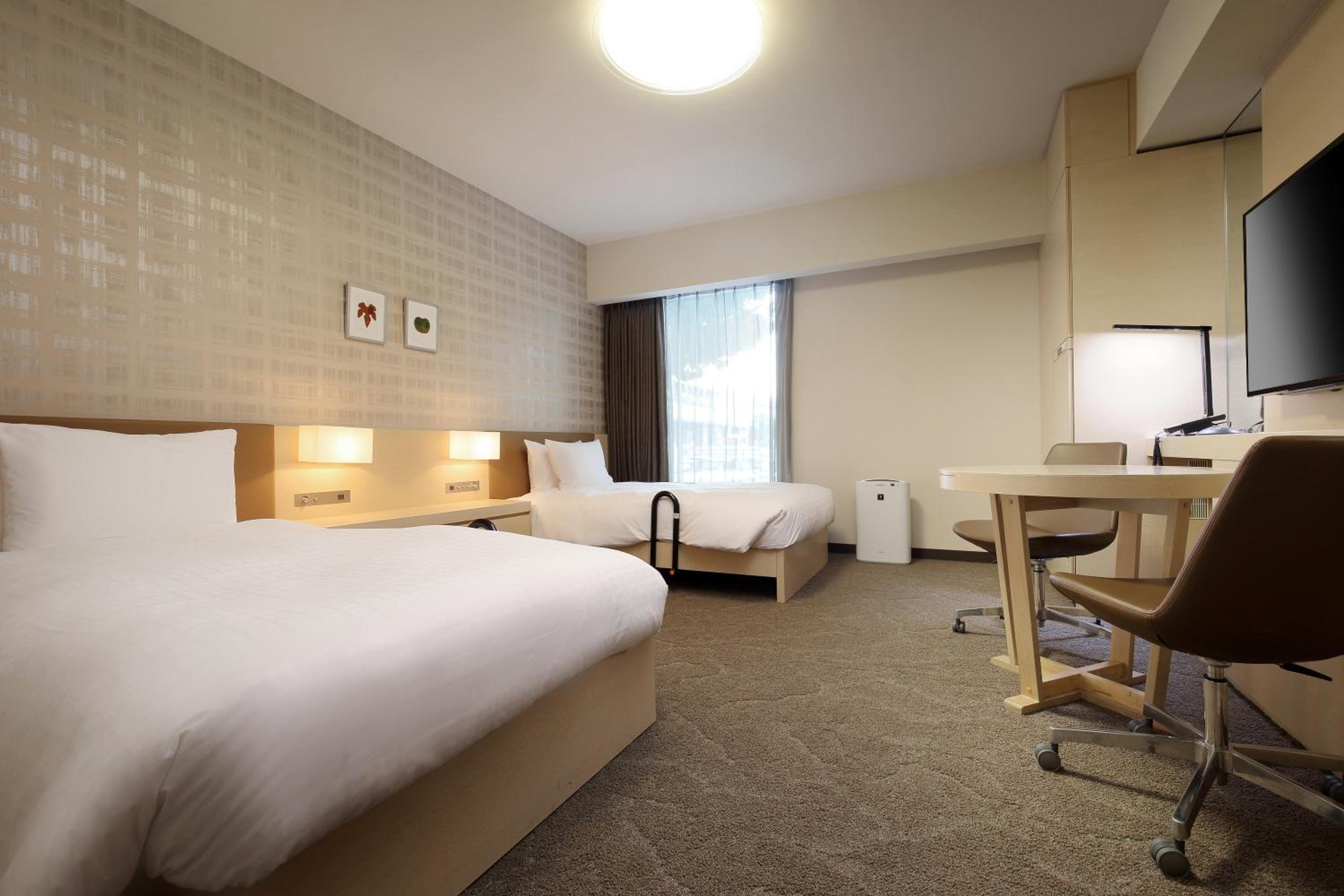 Twin Room - Non-Smoking - Photo 3