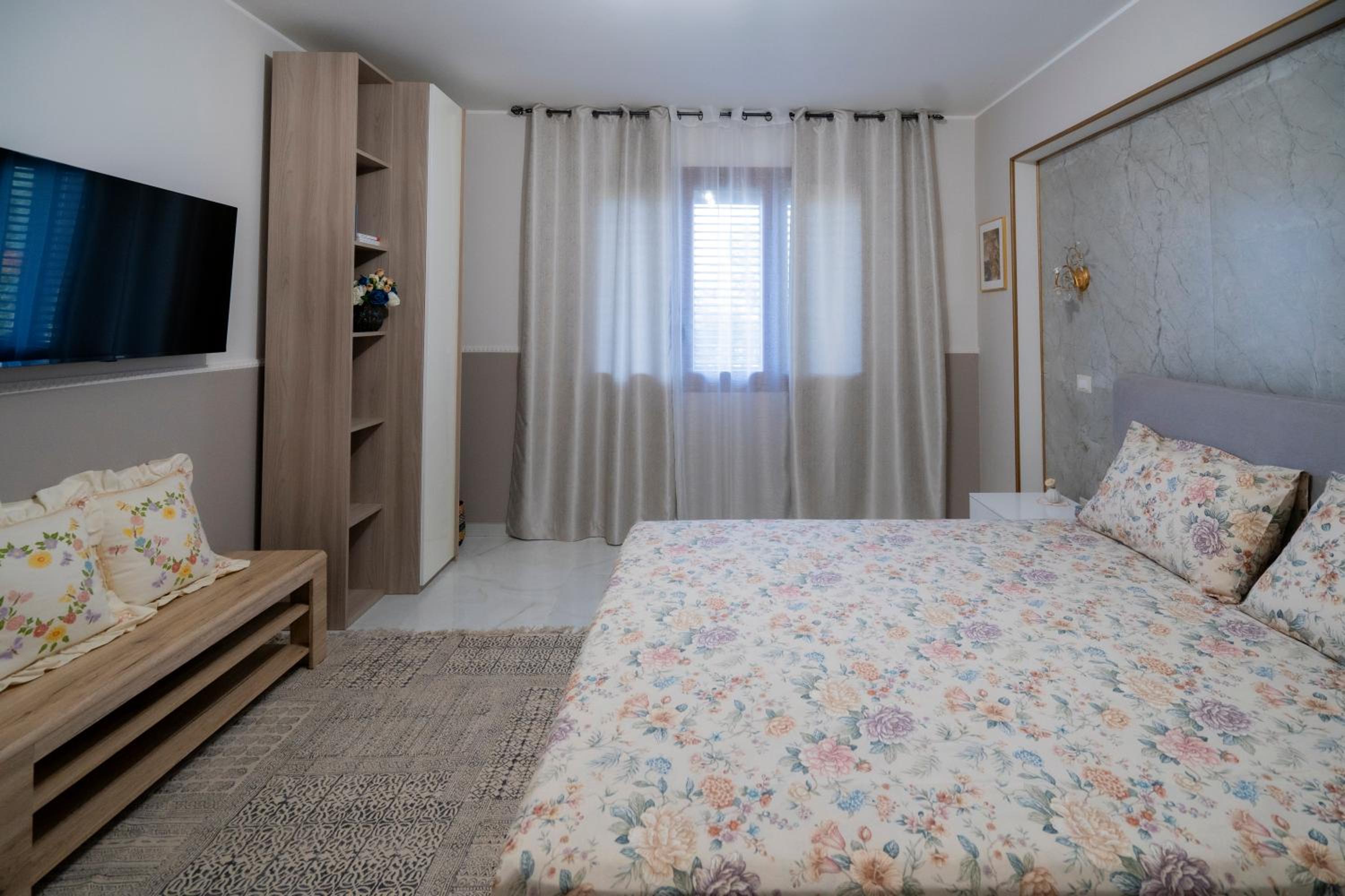One-Bedroom Apartment with Garden View