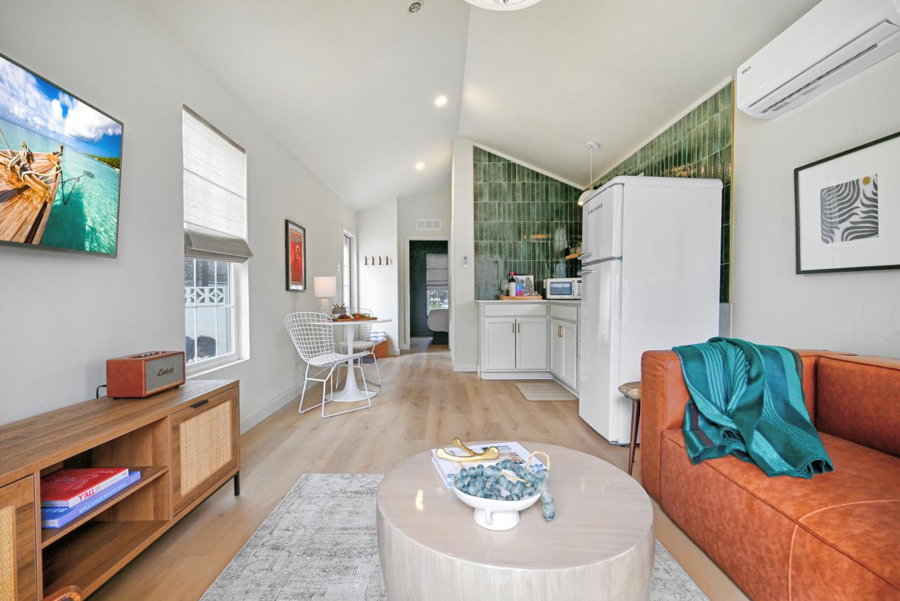 Deluxe Suite - Photo 1