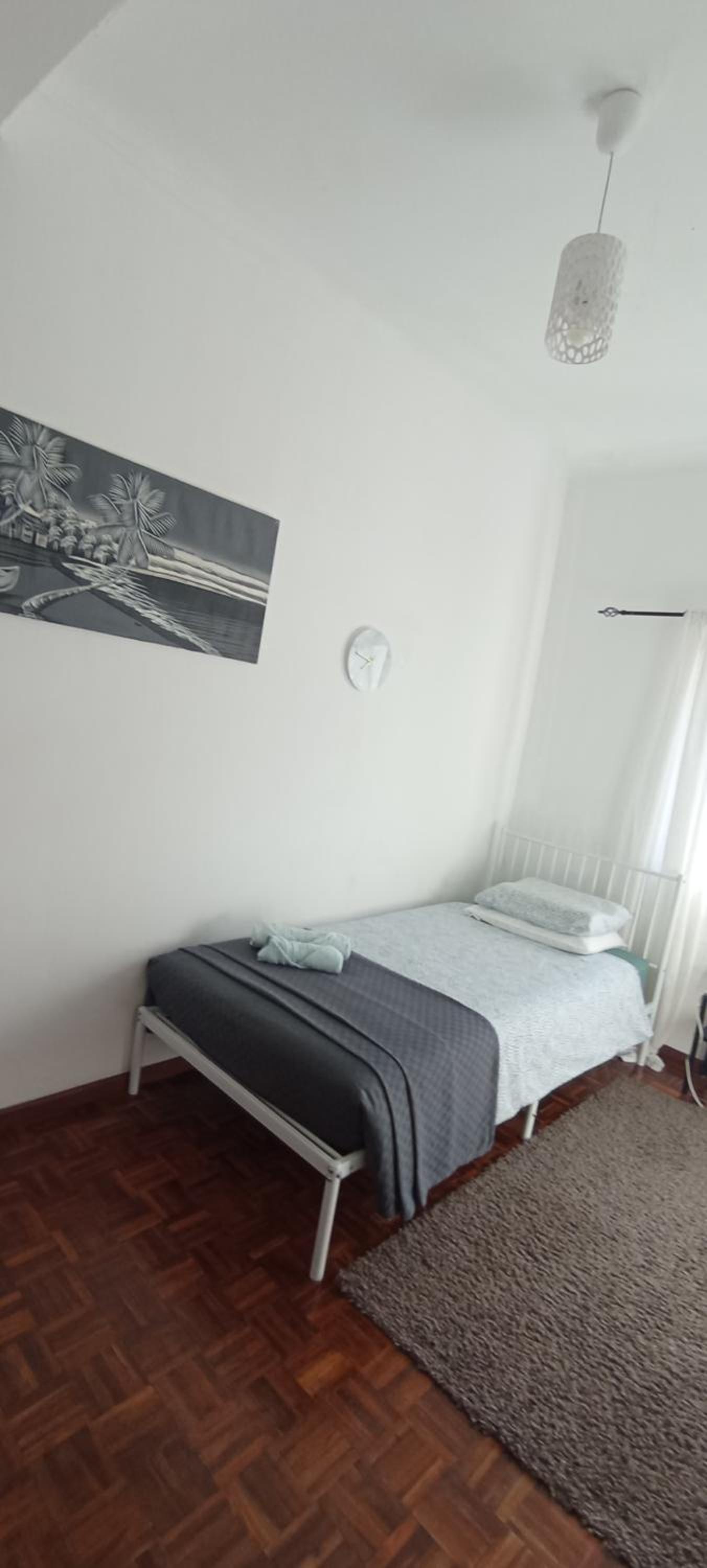 Single Room with Shared Bathroom photo 2