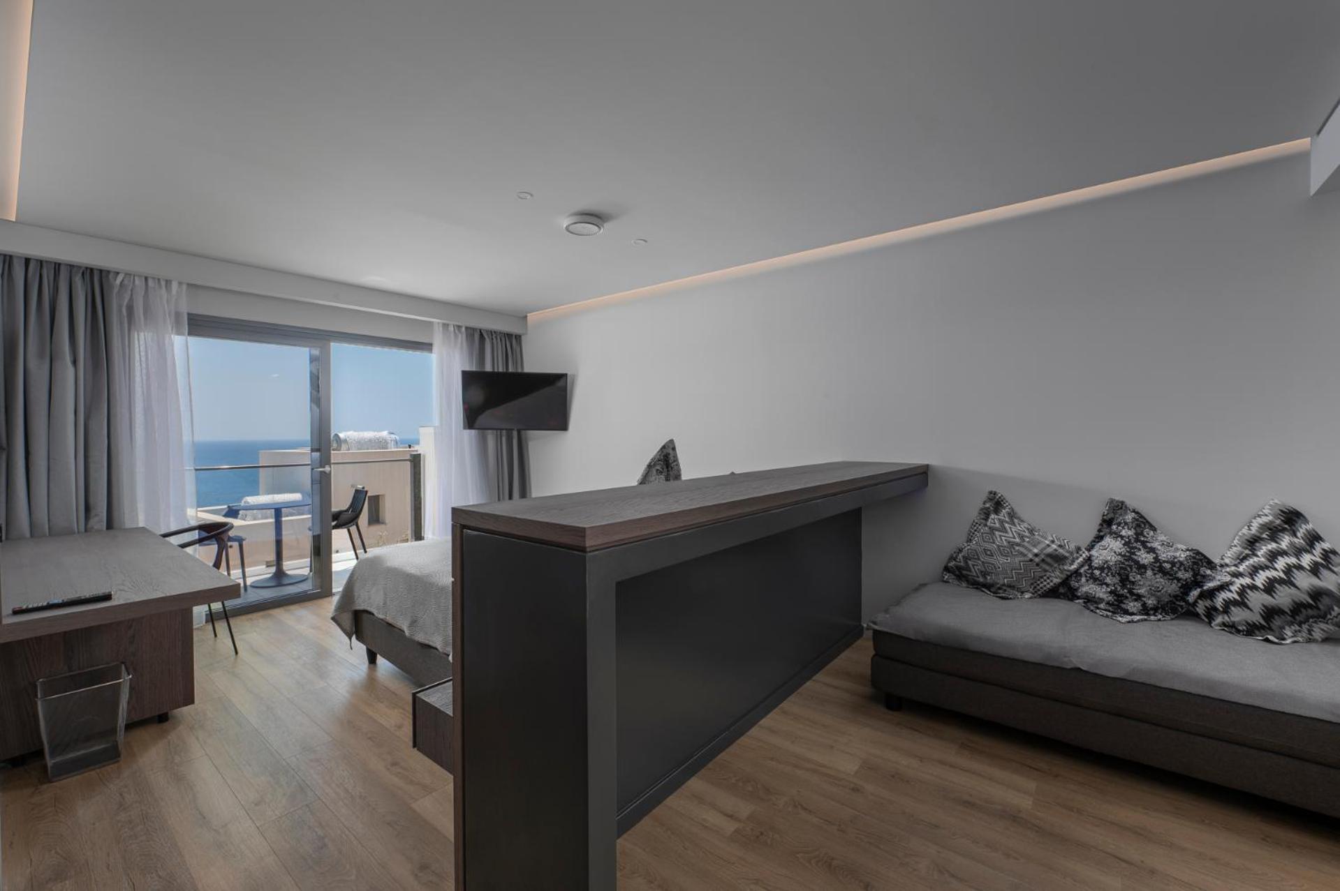 Twin or Double Room Sea View Elevated Ground Floor photo 2