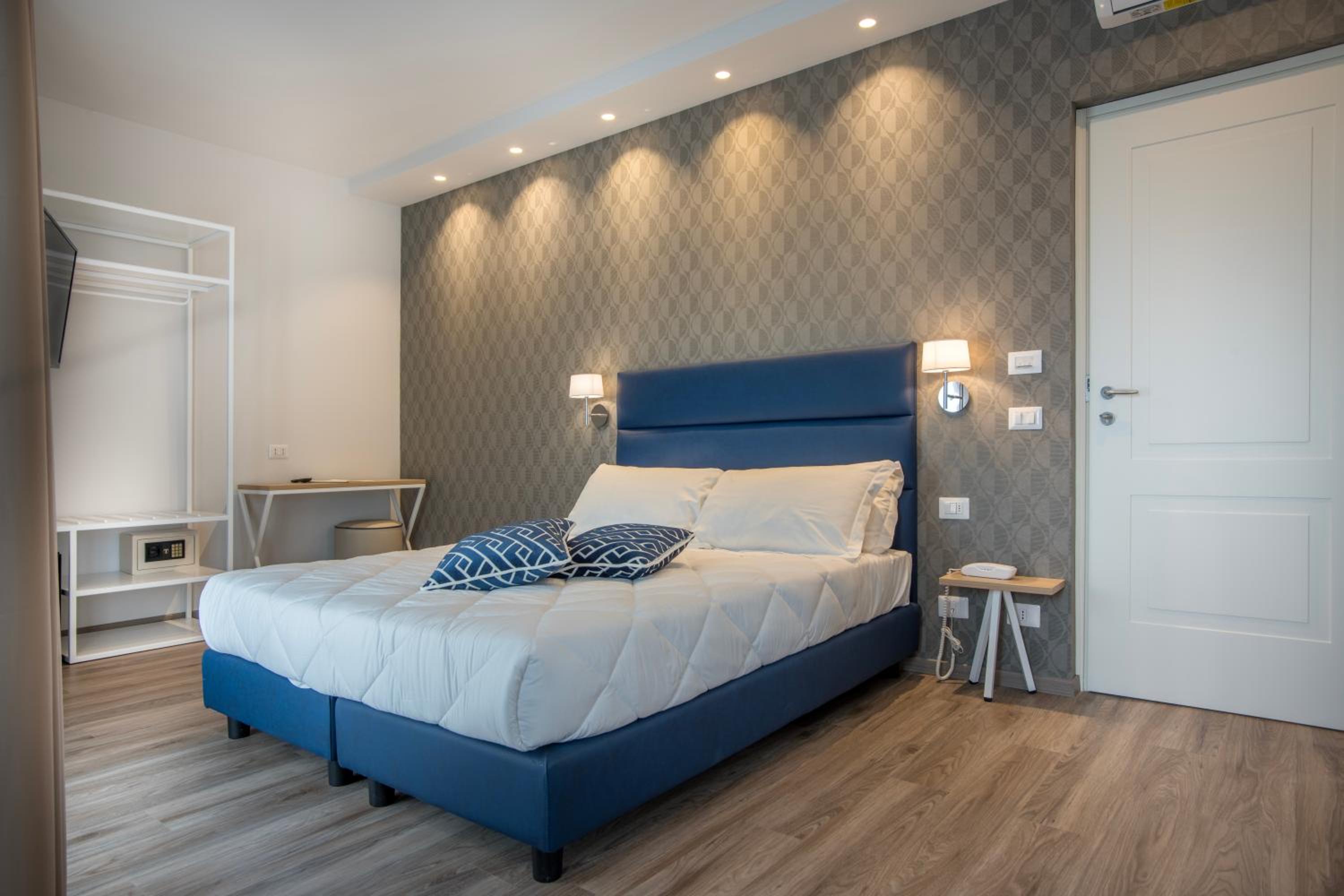 Deluxe Double or Twin Room with Balcony photo 3