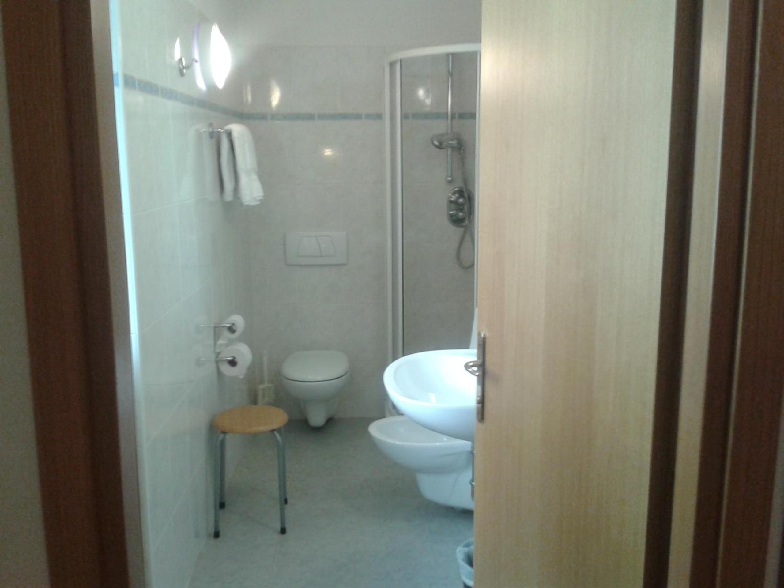 Budget One-Bedroom Apartment photo 2