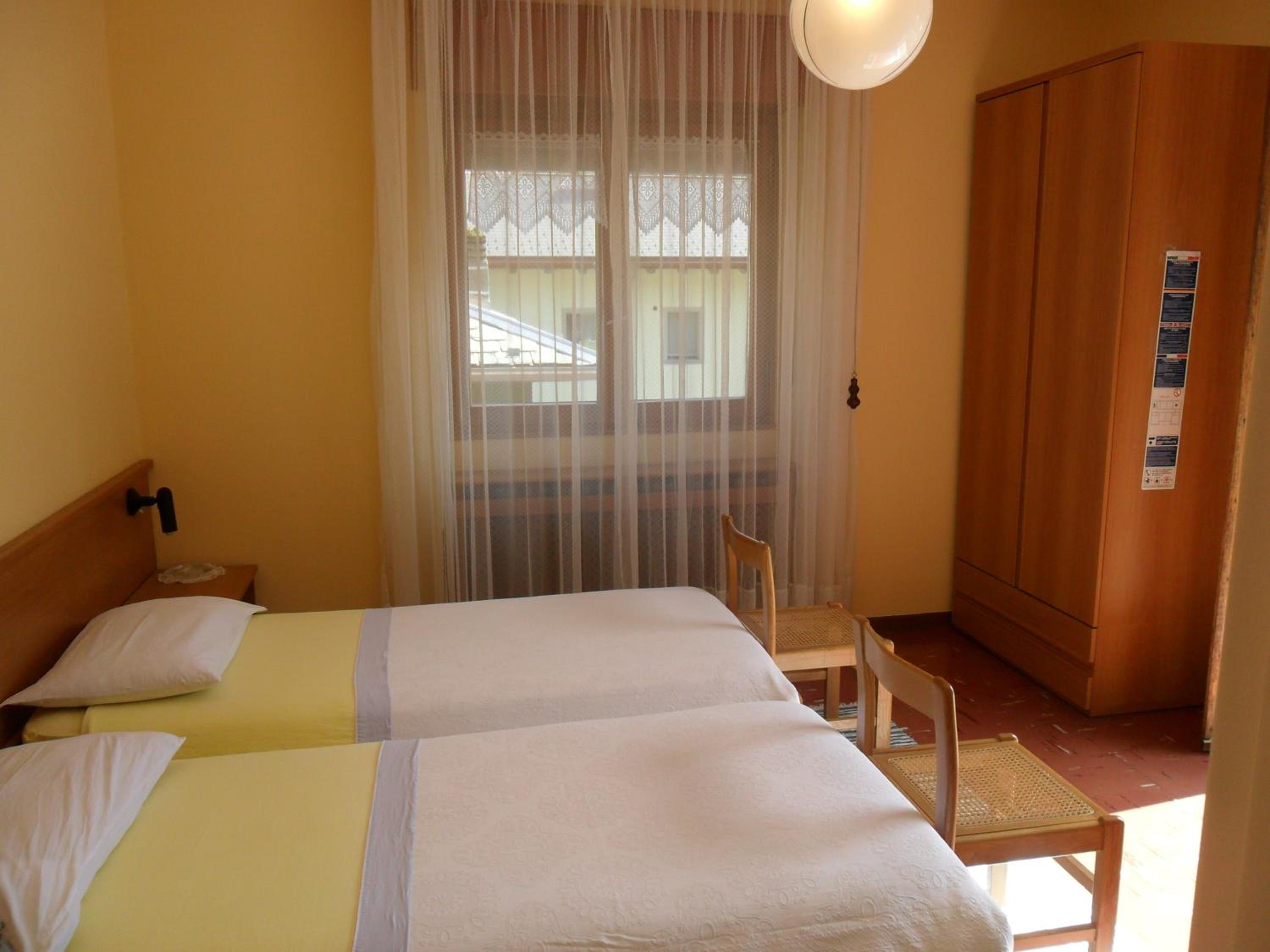 Twin Room with Shared Bathroom photo 1