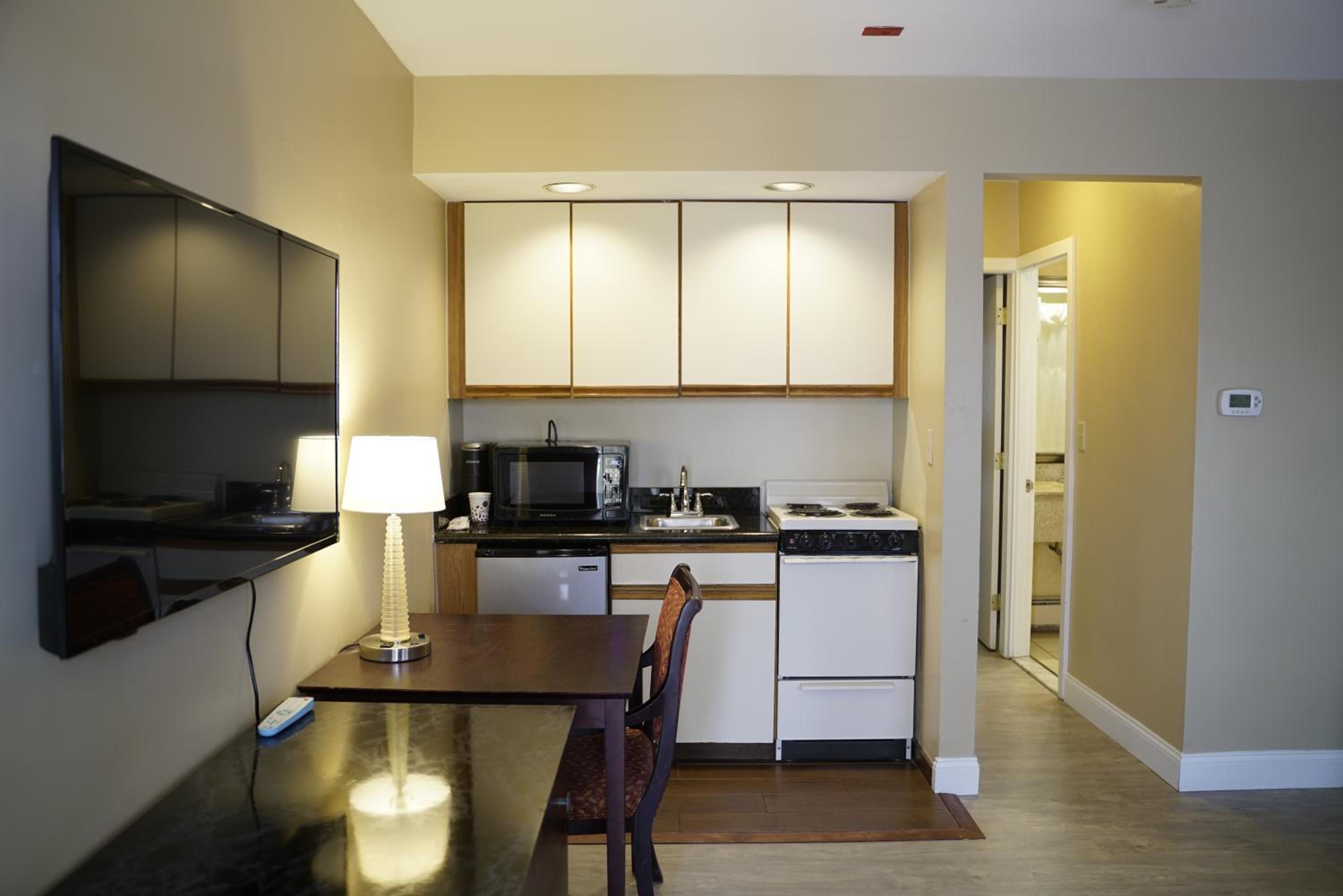 One-Bedroom Apartment - Photo 6