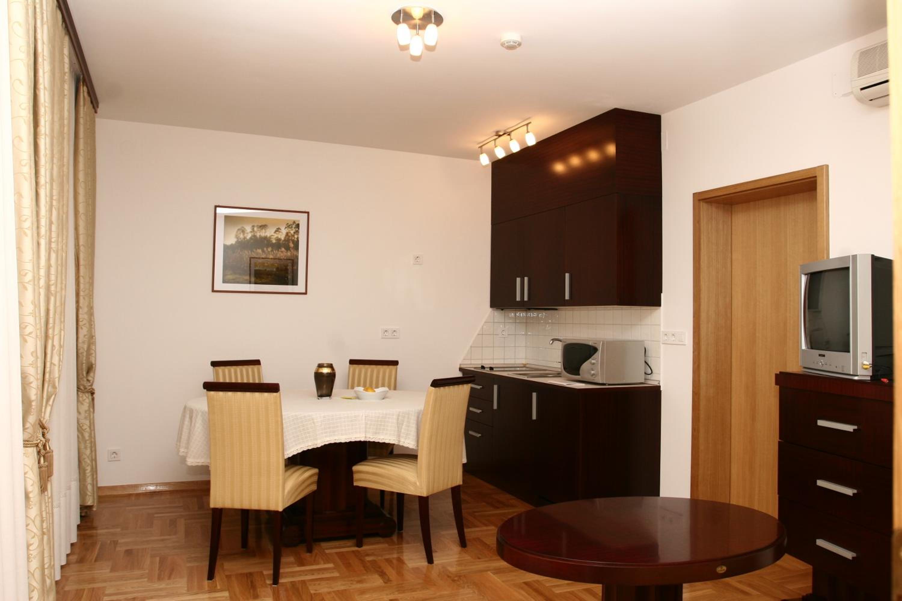 One-Bedroom Apartment (2 Adults) photo 2