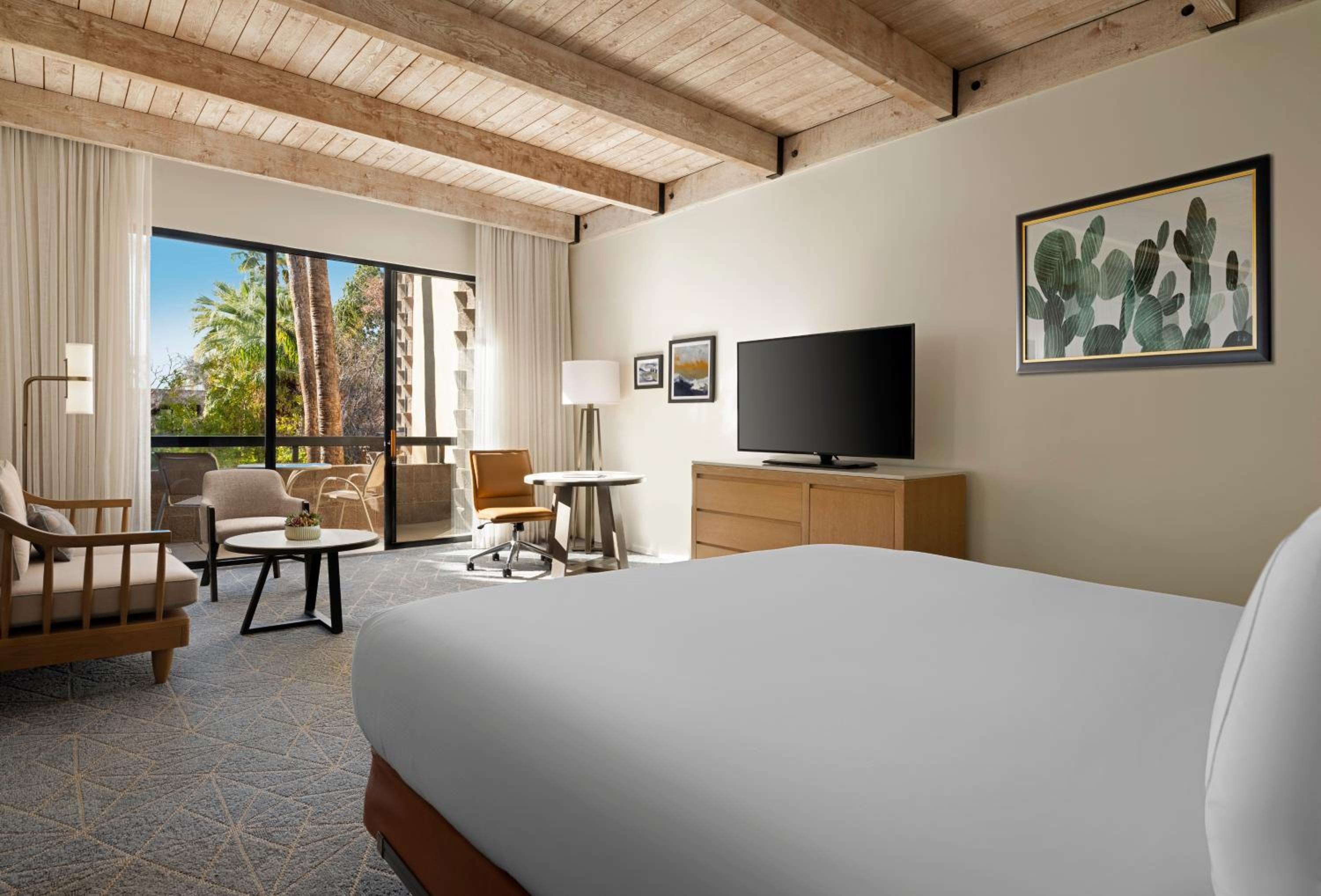 King Room with Patio or Balcony and Courtyard View - Photo 7