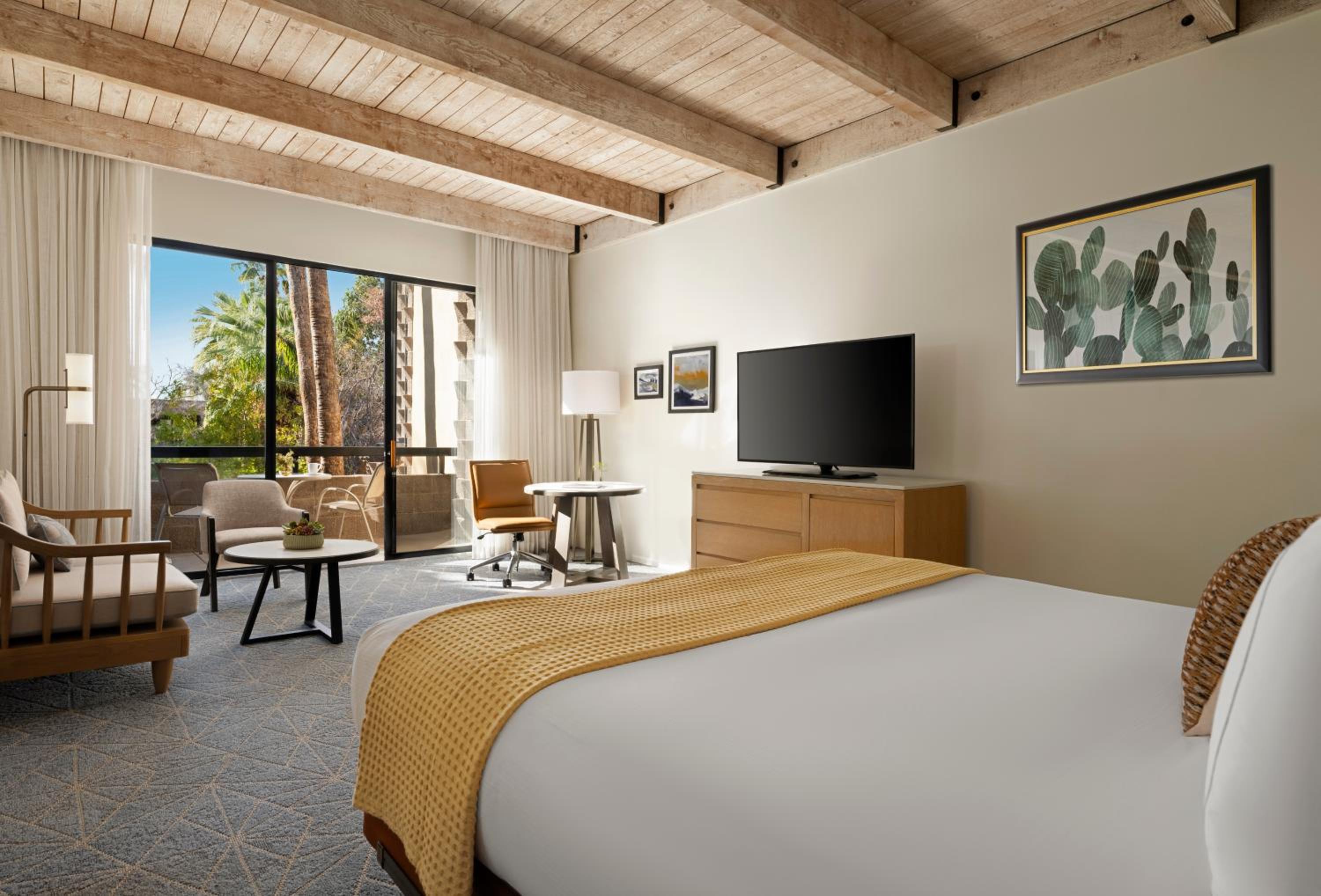 King Room with Patio or Balcony and Courtyard View - Photo 11