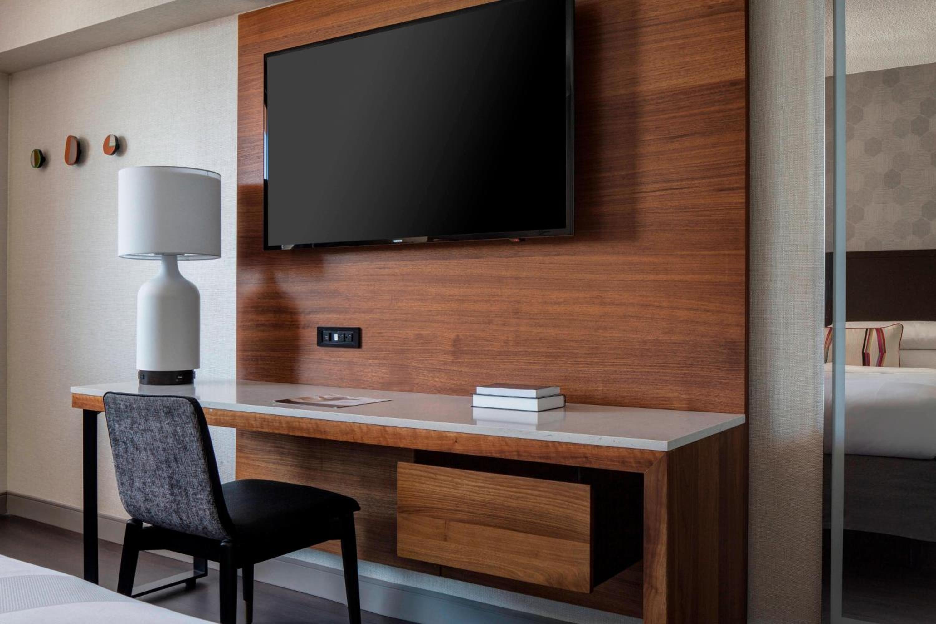 Standard King Room - Photo 3