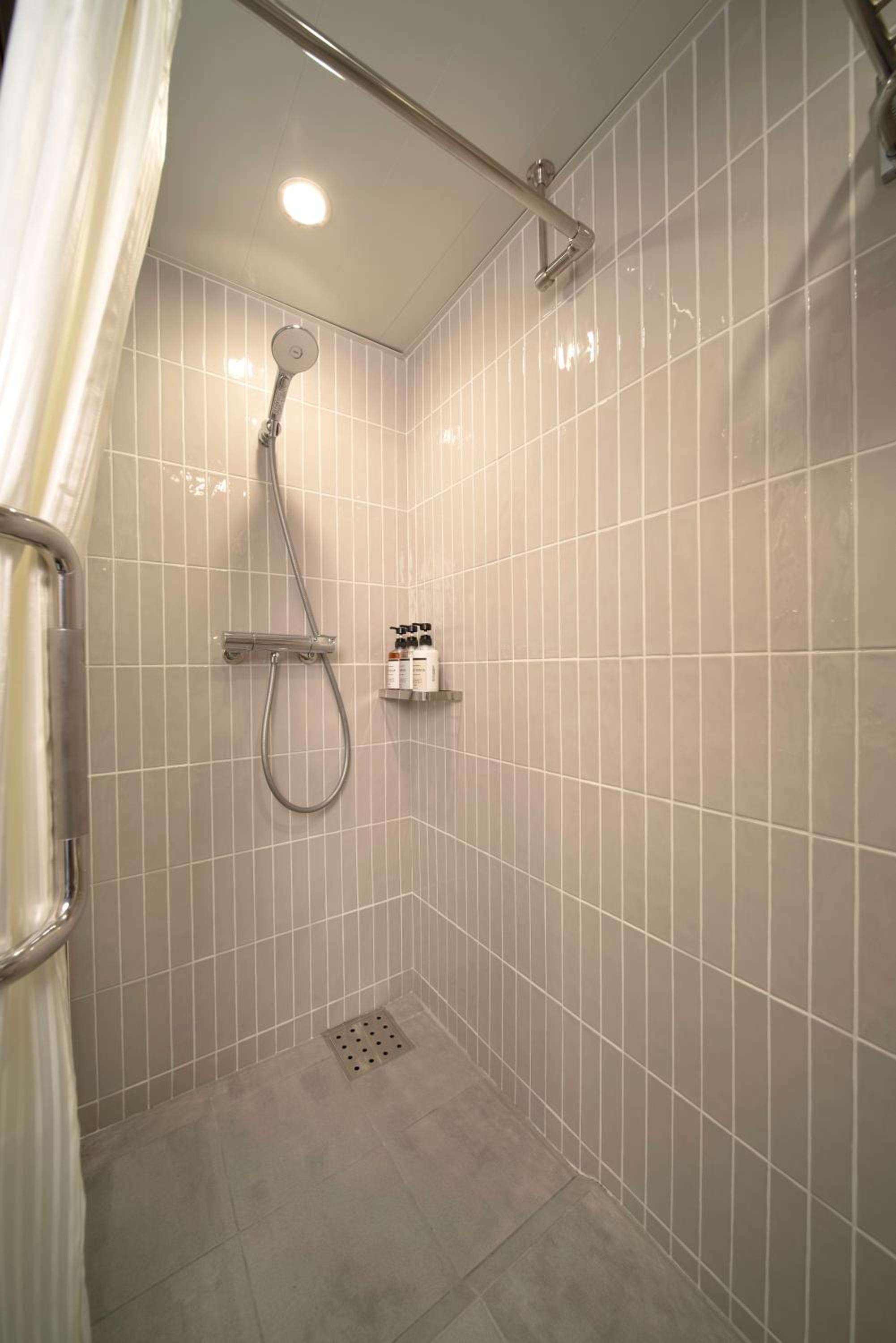 Double Room with Walk-in Shower photo 3