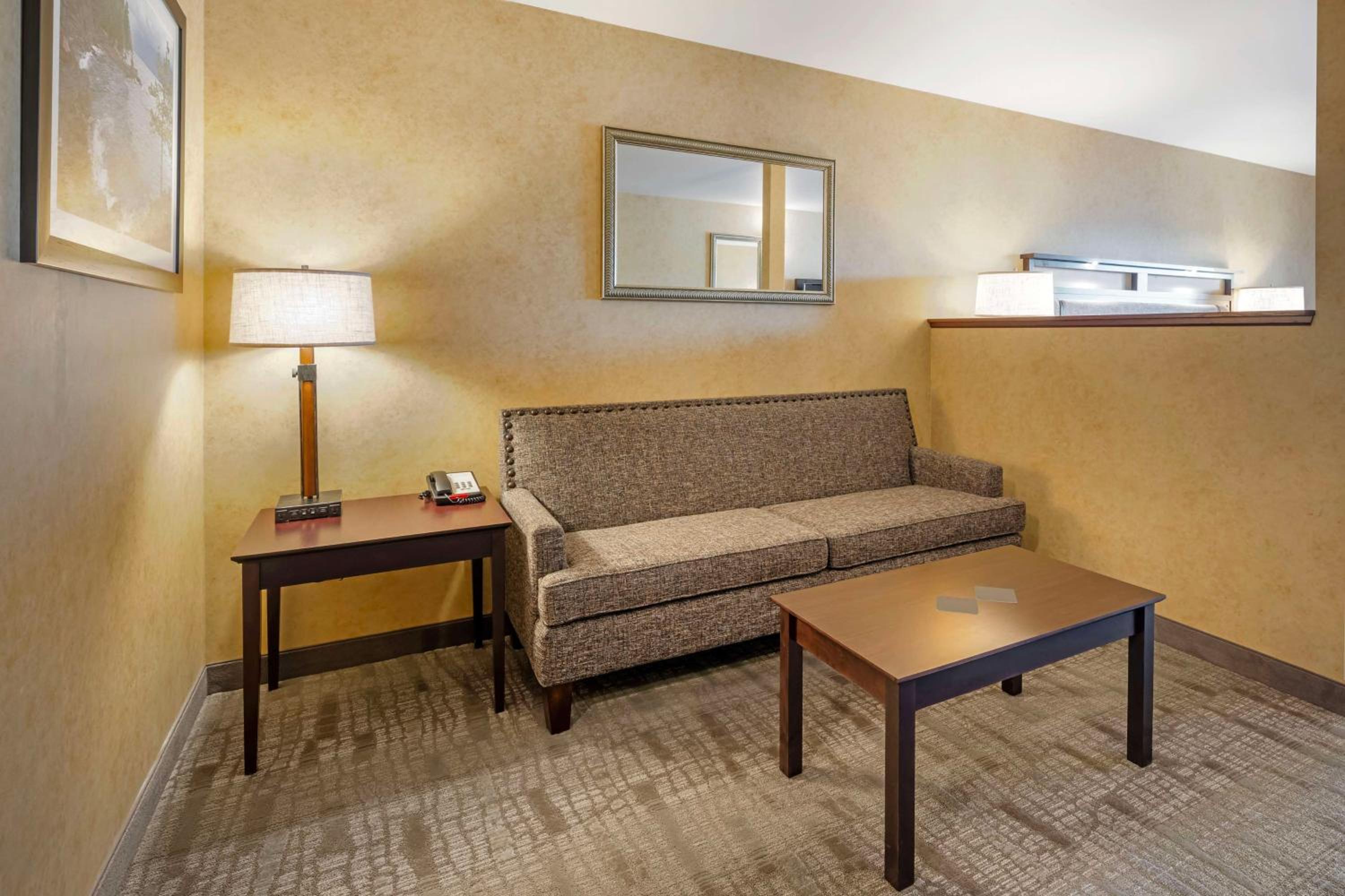Suite with Two Queen Beds and Communication Assistance - Photo 6