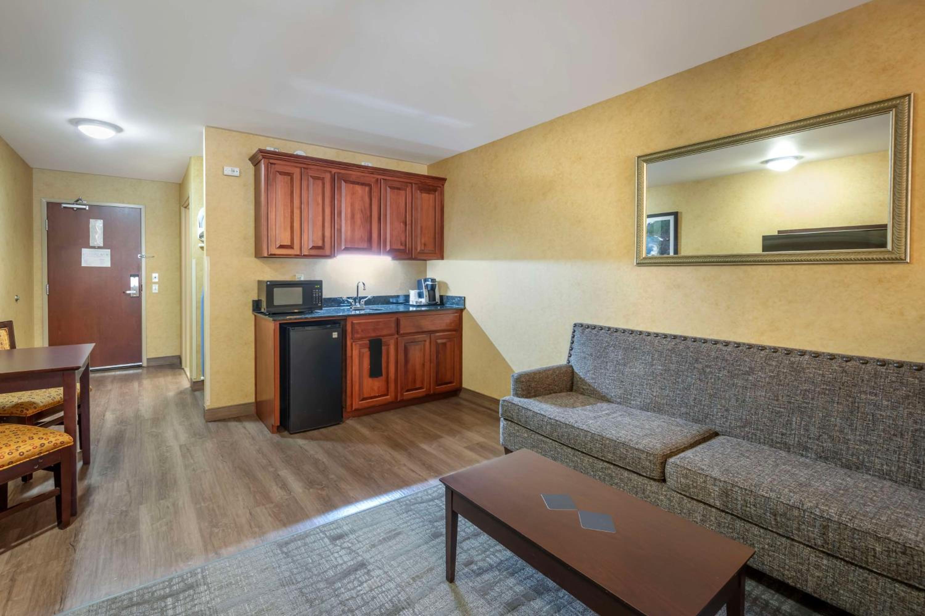 Suite with Two Queen Beds and Communication Assistance - Photo 2