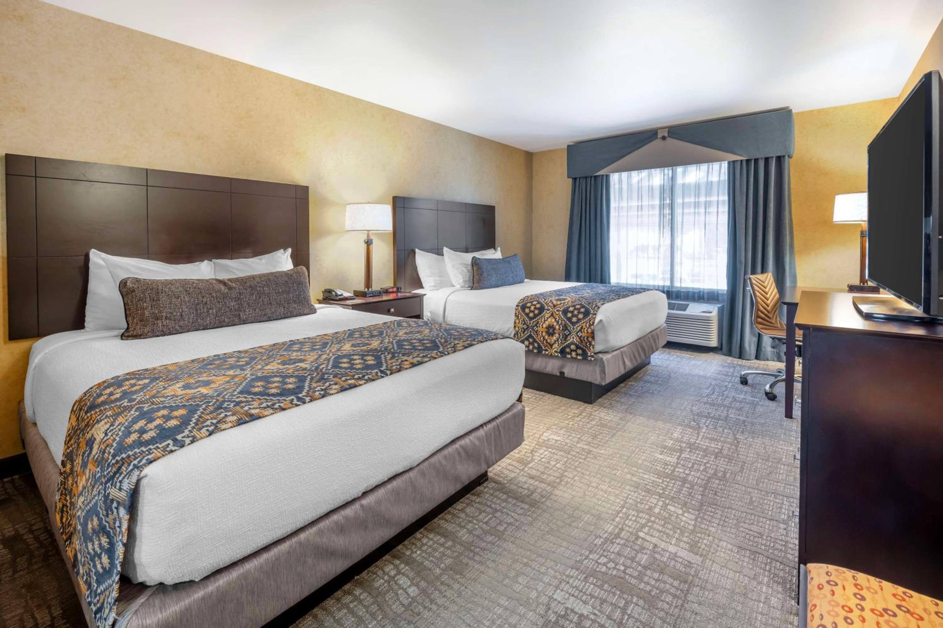 Queen Room with Two Queen Beds and Communication Assistance - Photo 2