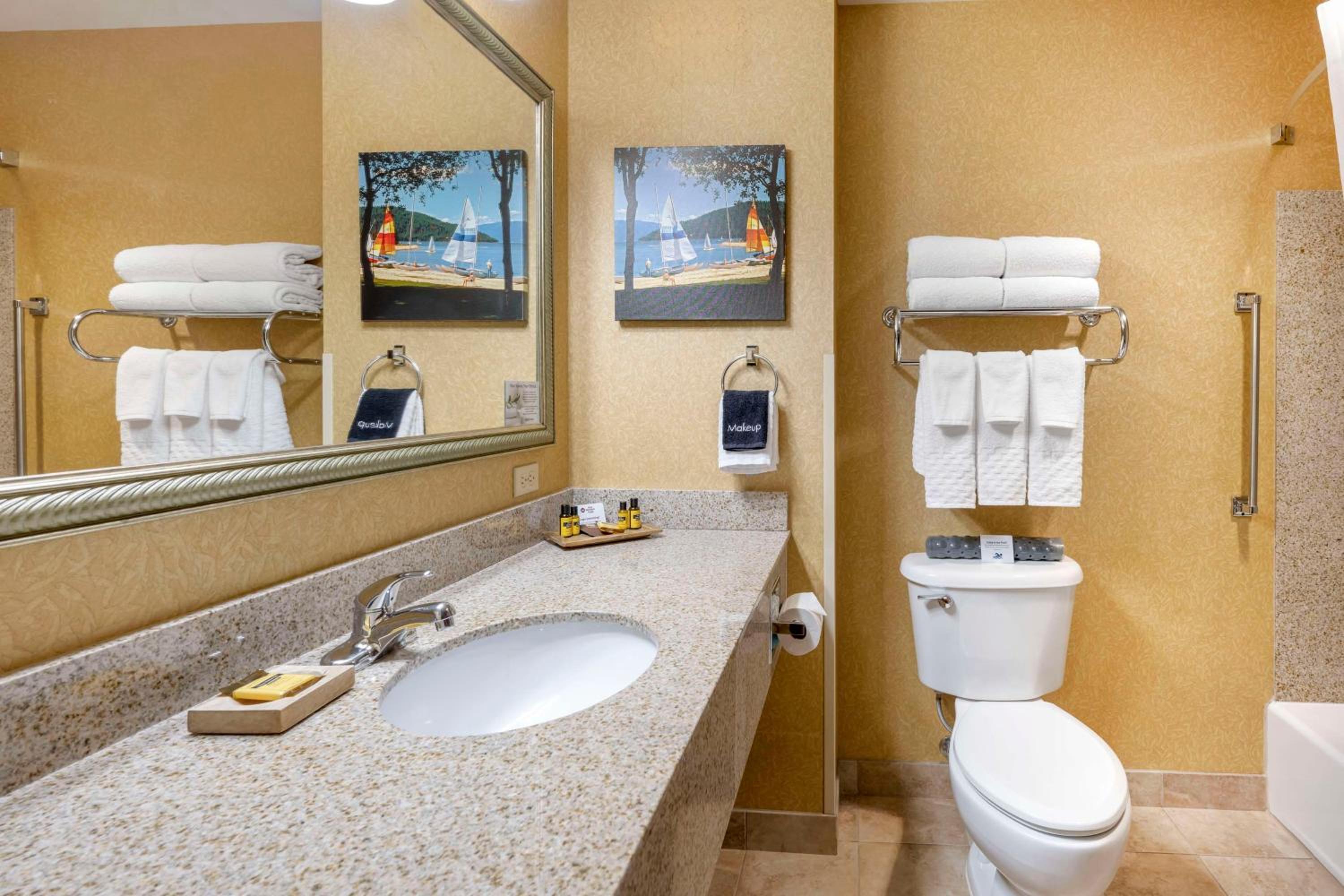 Queen Suite with Two Queen Beds - Photo 4