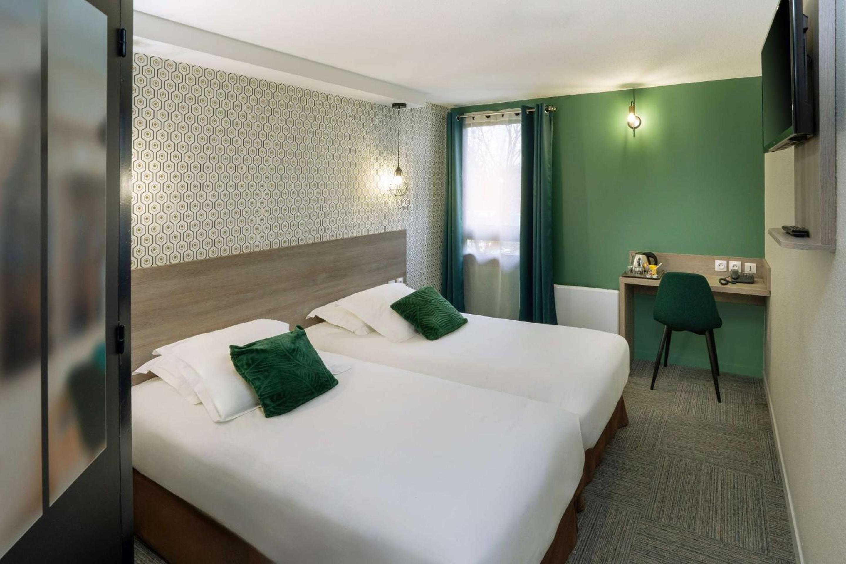 Standard Twin Room - Non-Smoking