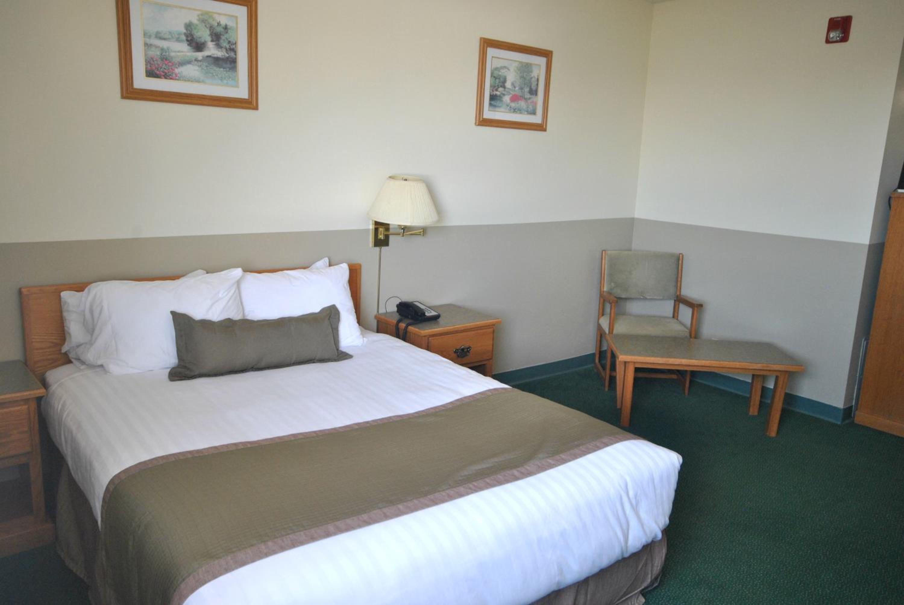 Standard Queen Room