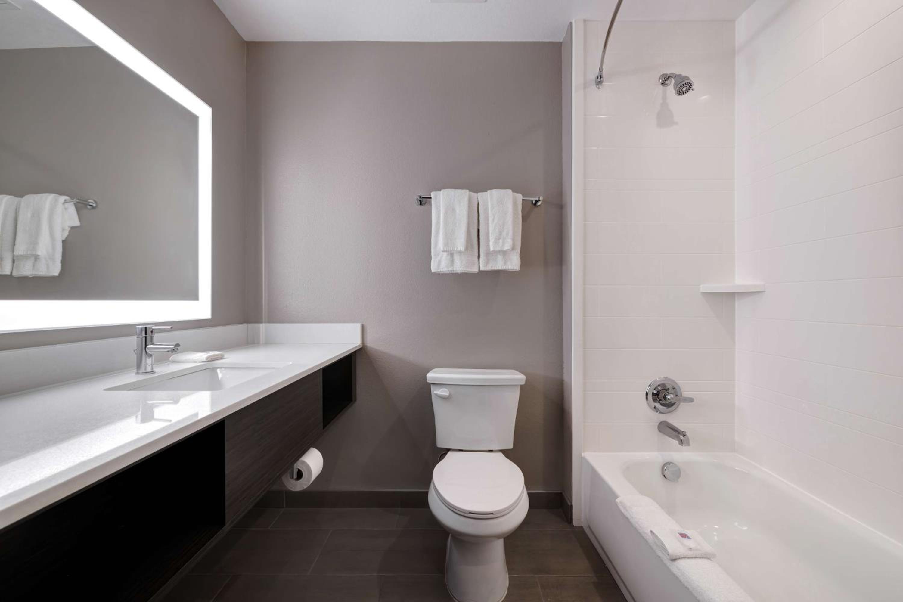 King Room - Disability Access - Photo 6