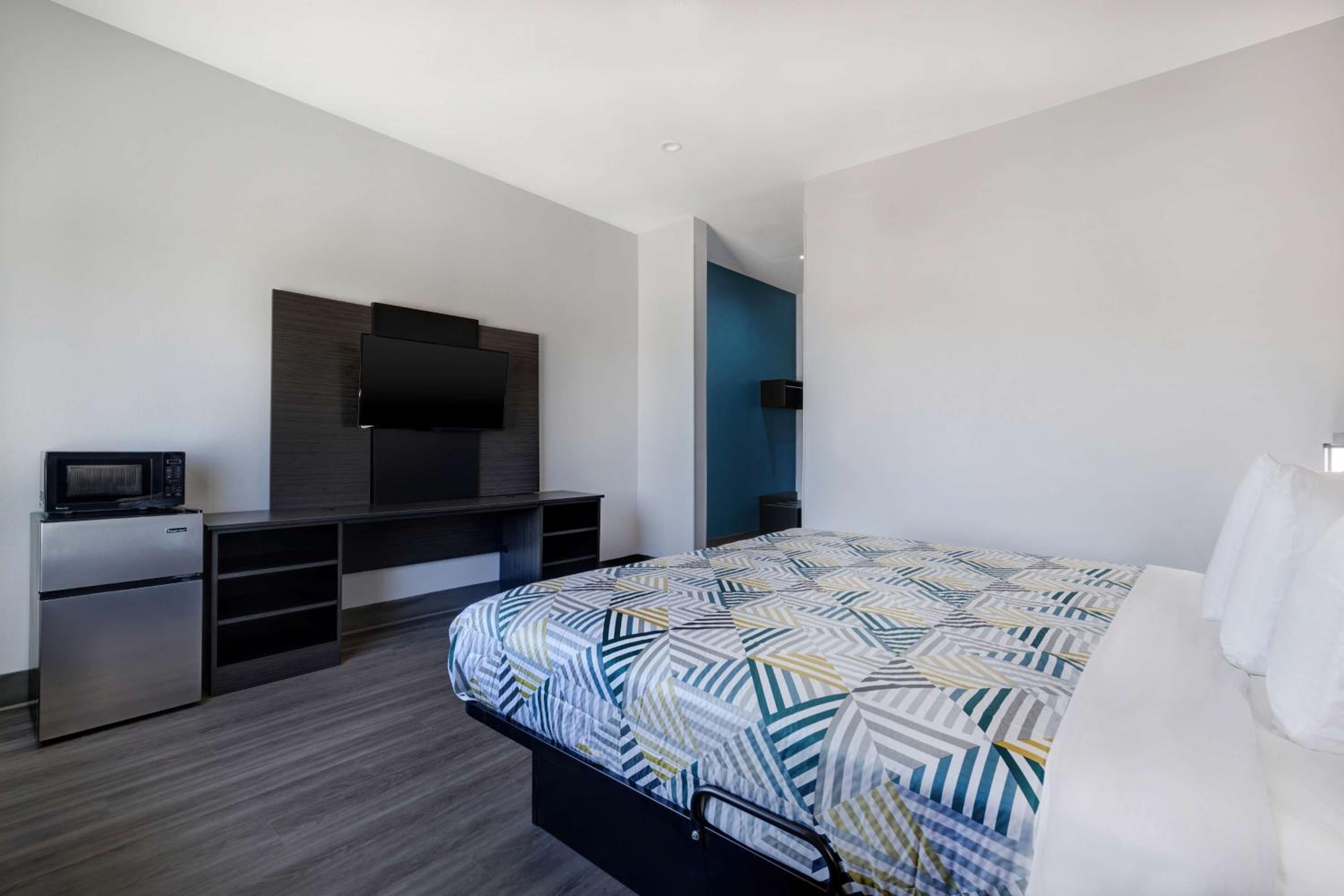 King Room - Disability Access - Non-Smoking - Photo 1