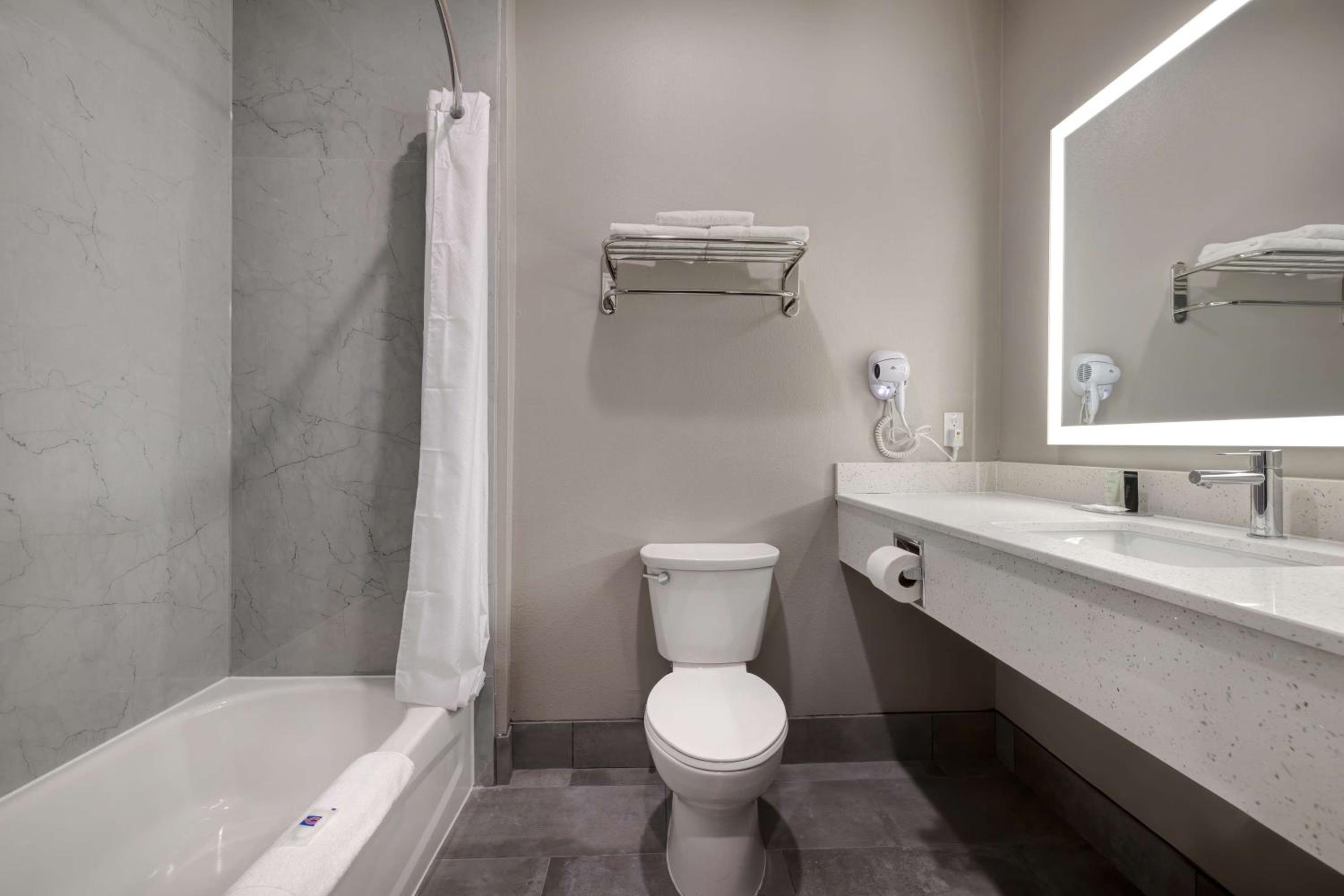 King Room - Non-Smoking - Photo 5