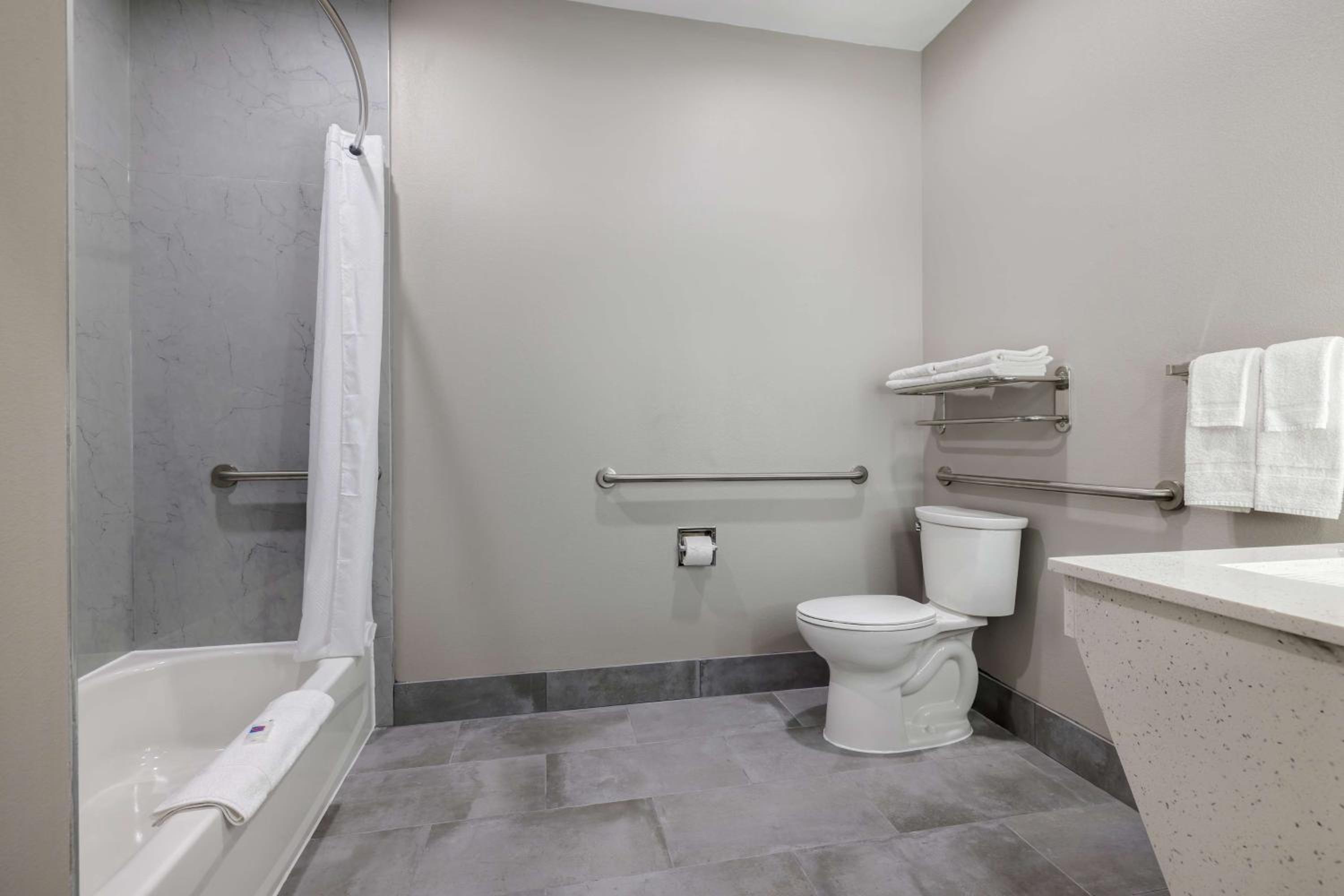 King Room - Disability Access - Non-Smoking - Photo 2