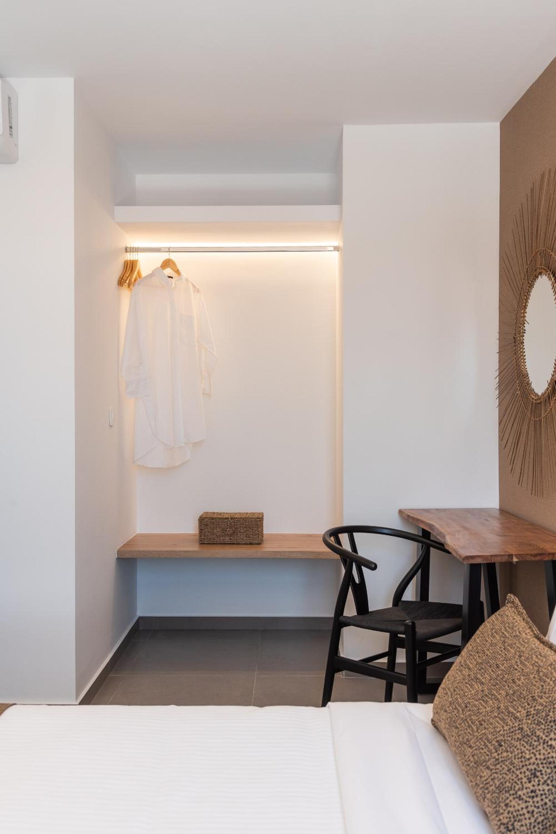 One-Bedroom Apartment photo 2