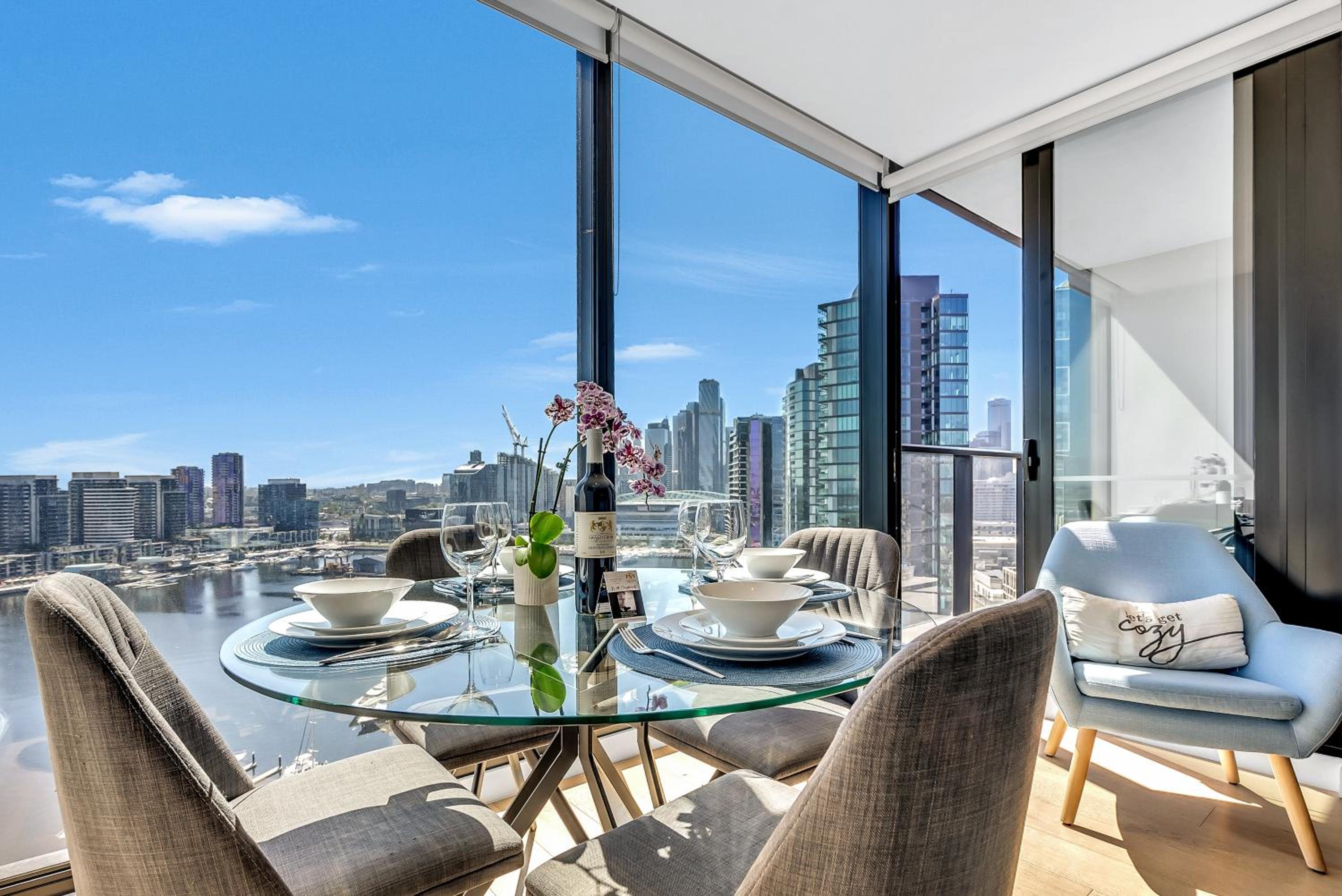 Classic 2 Bedroom Apartment With Water Views - Photo 5