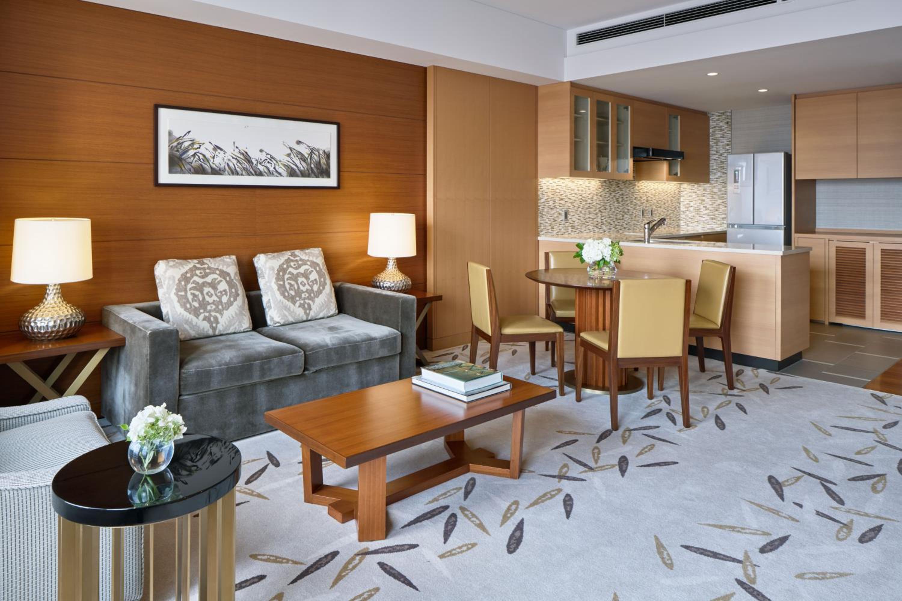One-Bedroom Residence with City View - Photo 4