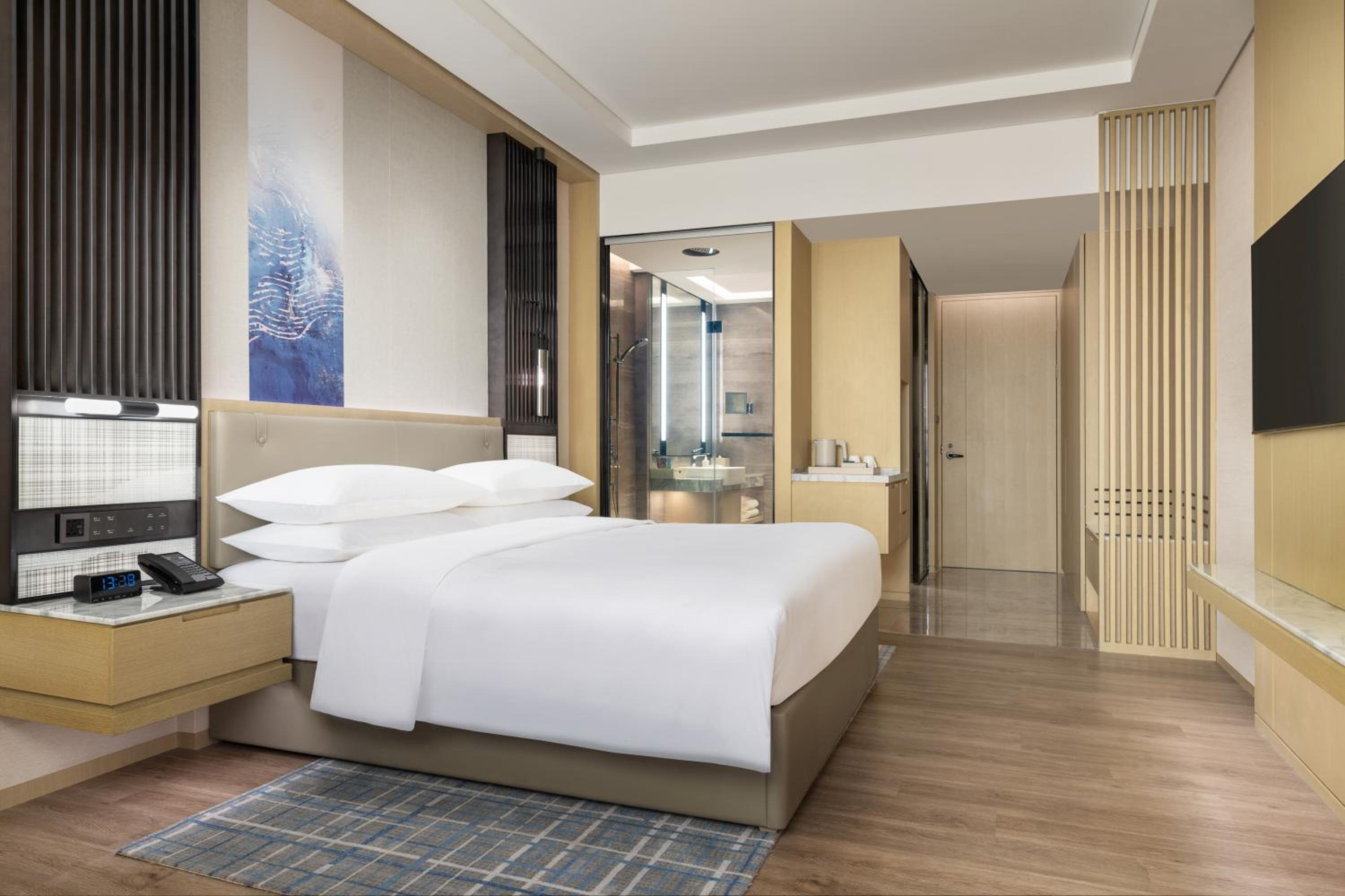 Deluxe King Room photo 3
